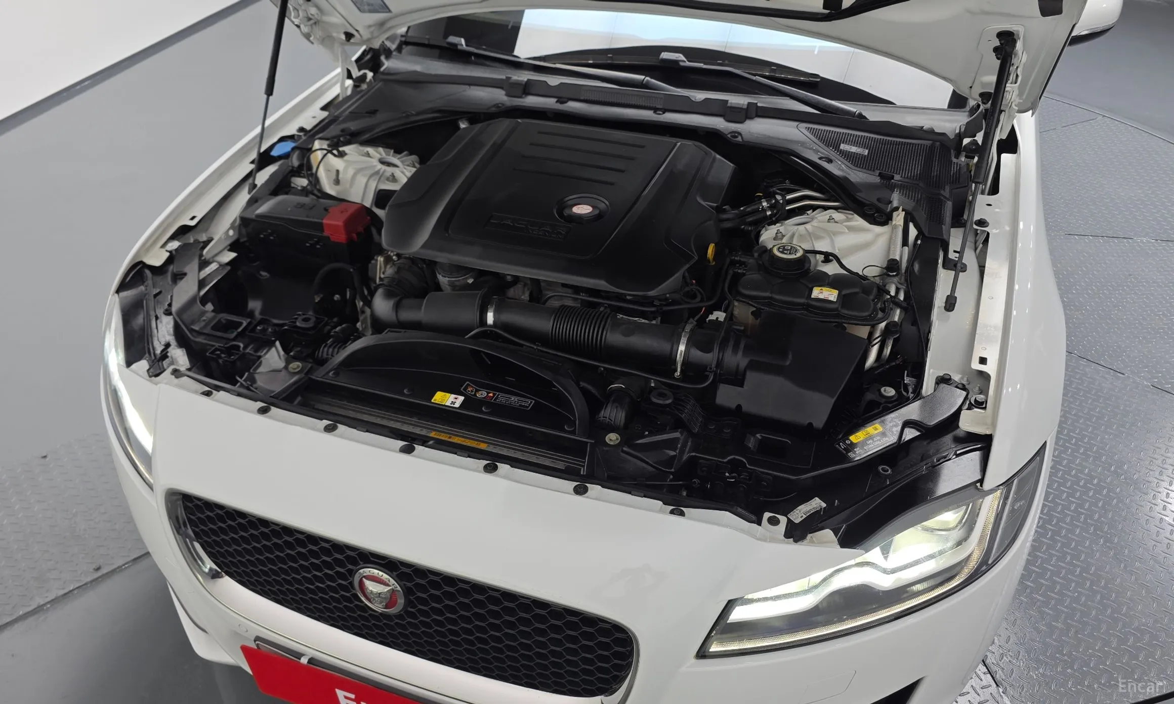 Jaguar XF (x260) превью 6
