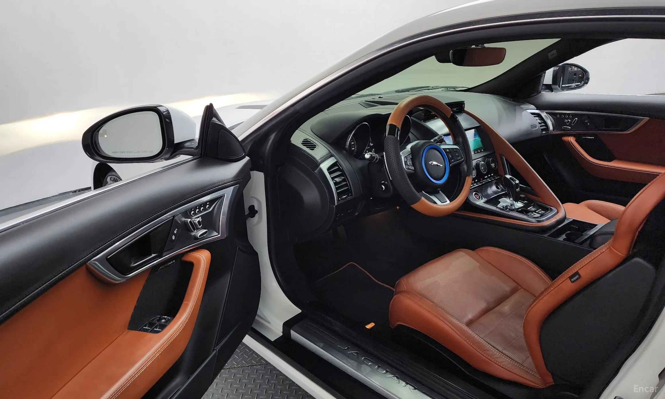 Jaguar F-TYPE превью 10