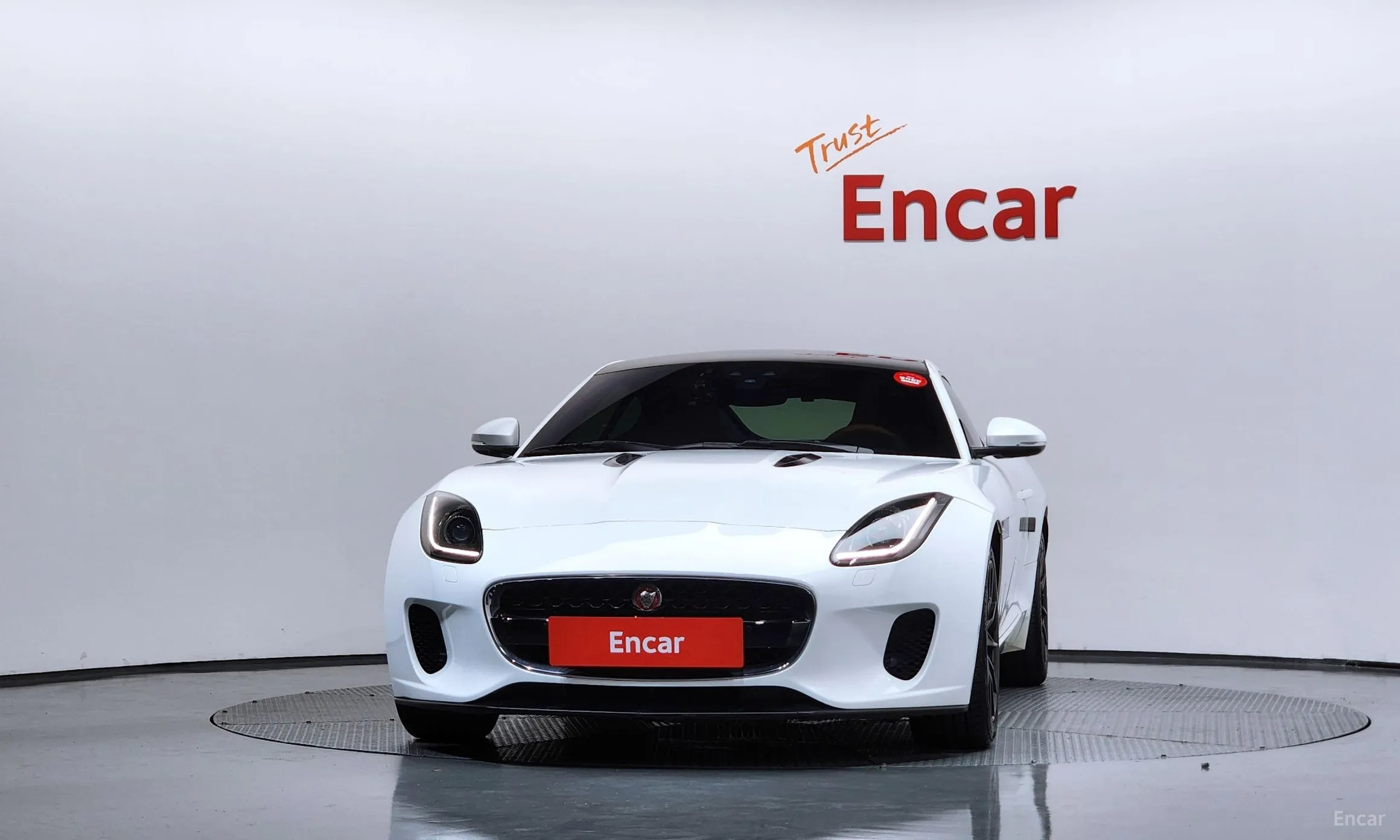 Jaguar F-TYPE превью 3