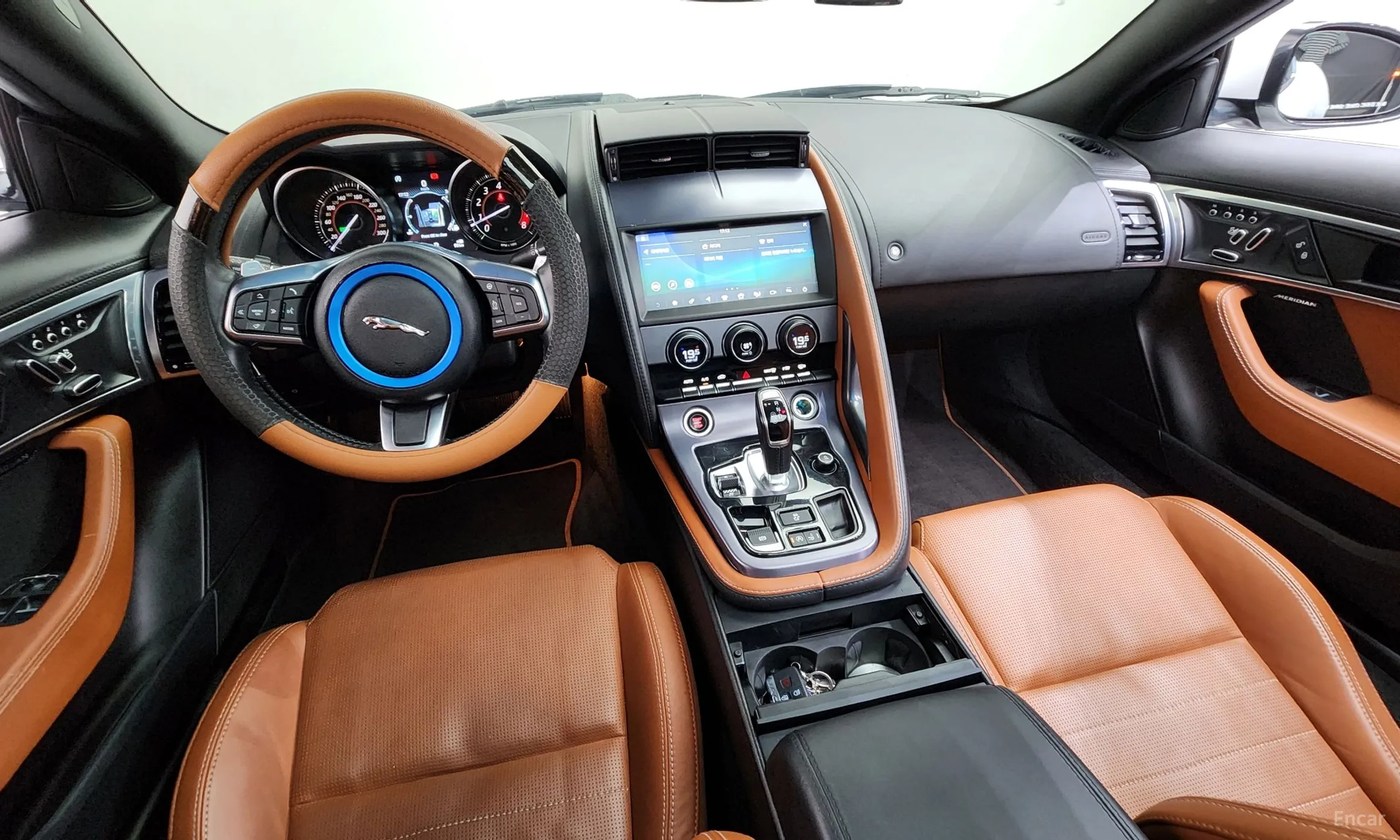 Jaguar F-TYPE превью 7