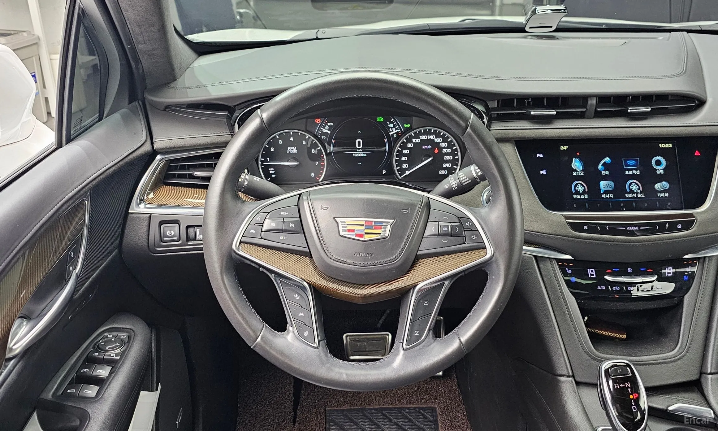 Cadillac XT5 превью 13