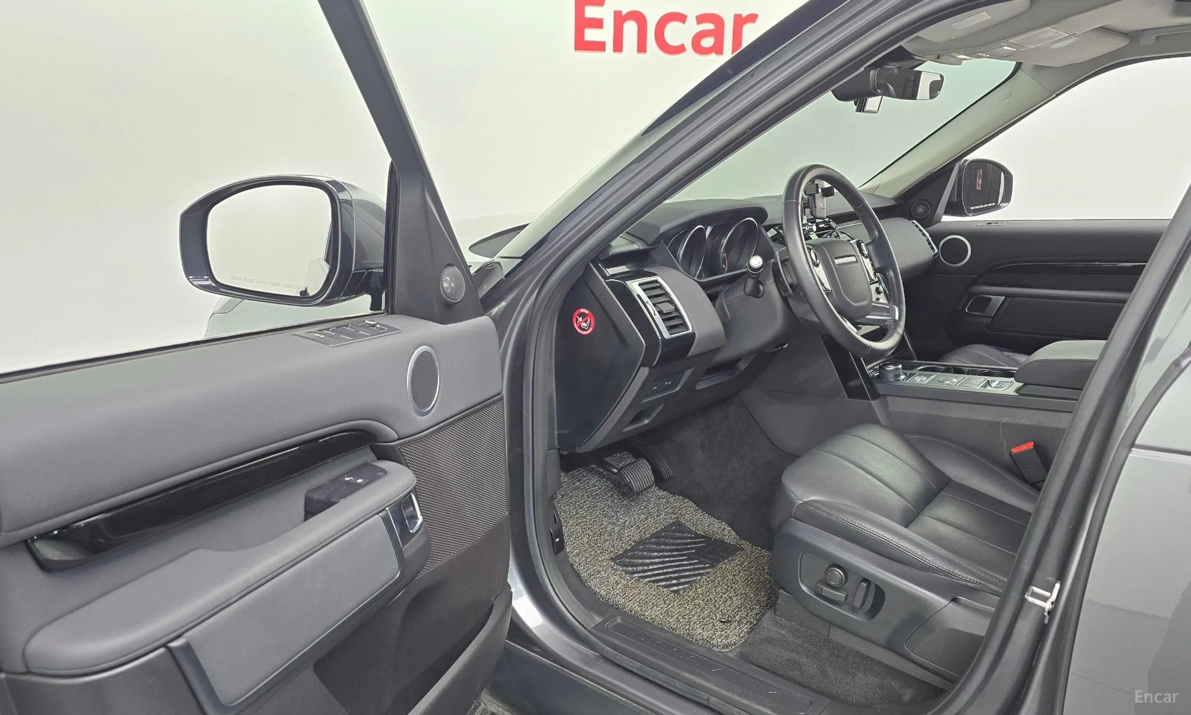 Land Rover Discovery 5 превью 10