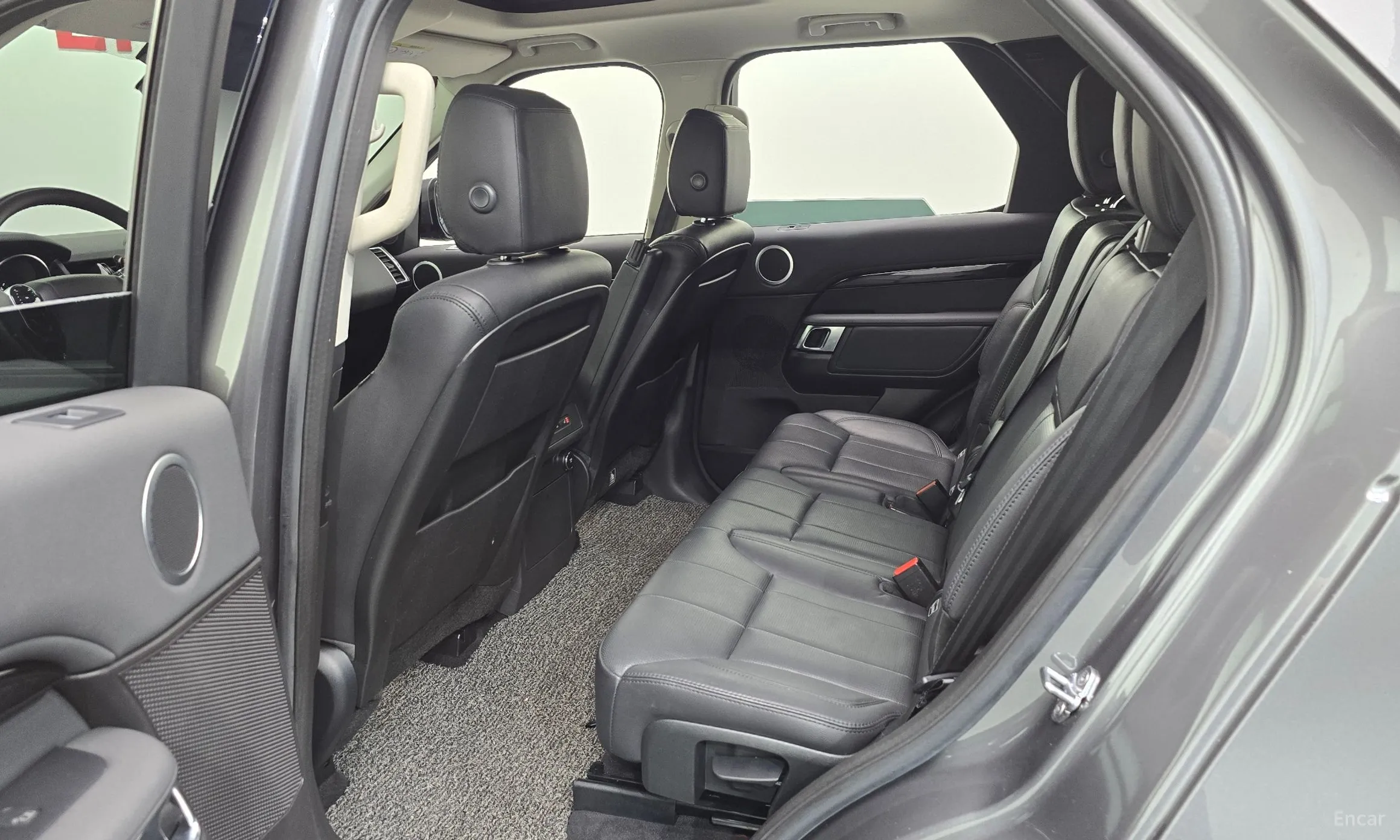 Land Rover Discovery 5 превью 11