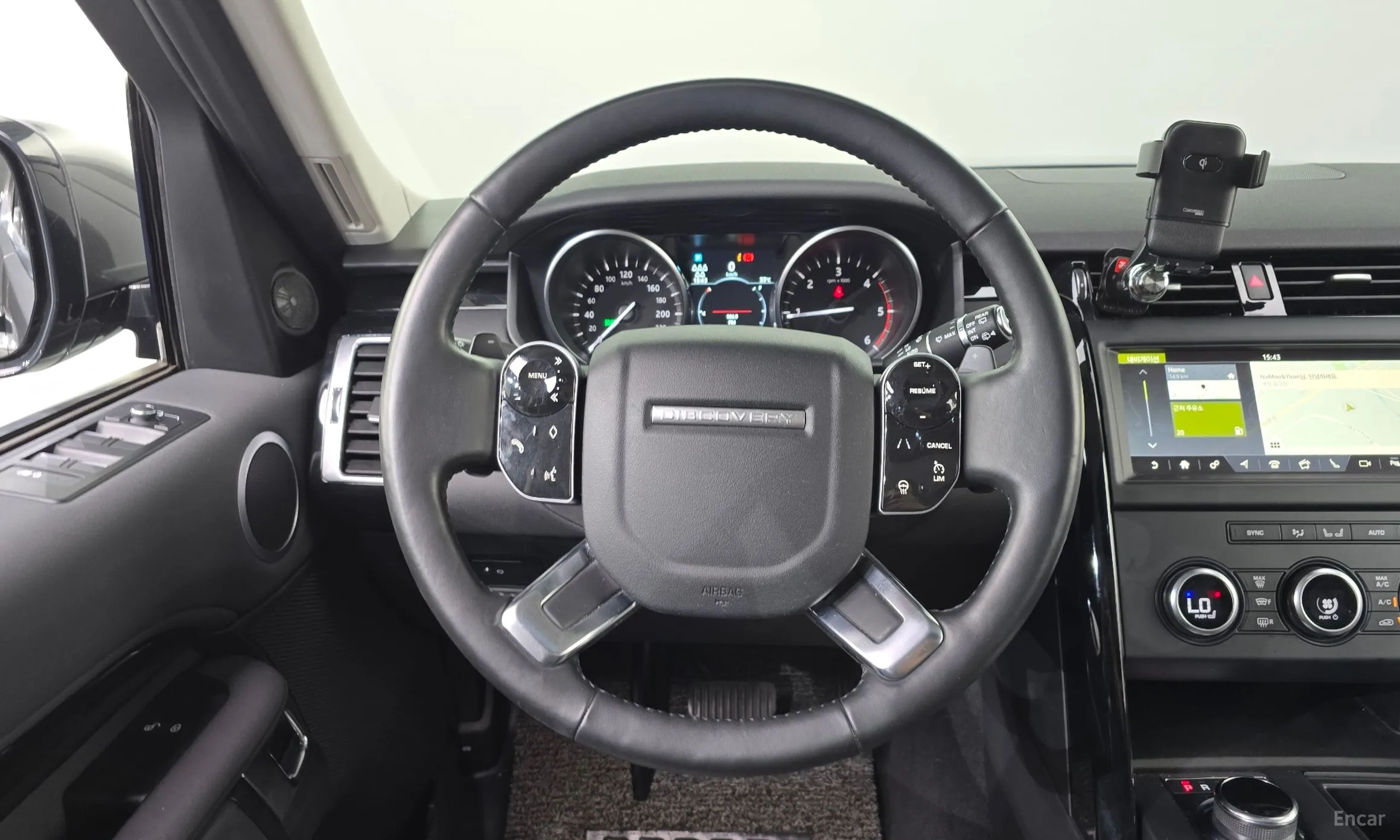 Land Rover Discovery 5 превью 13