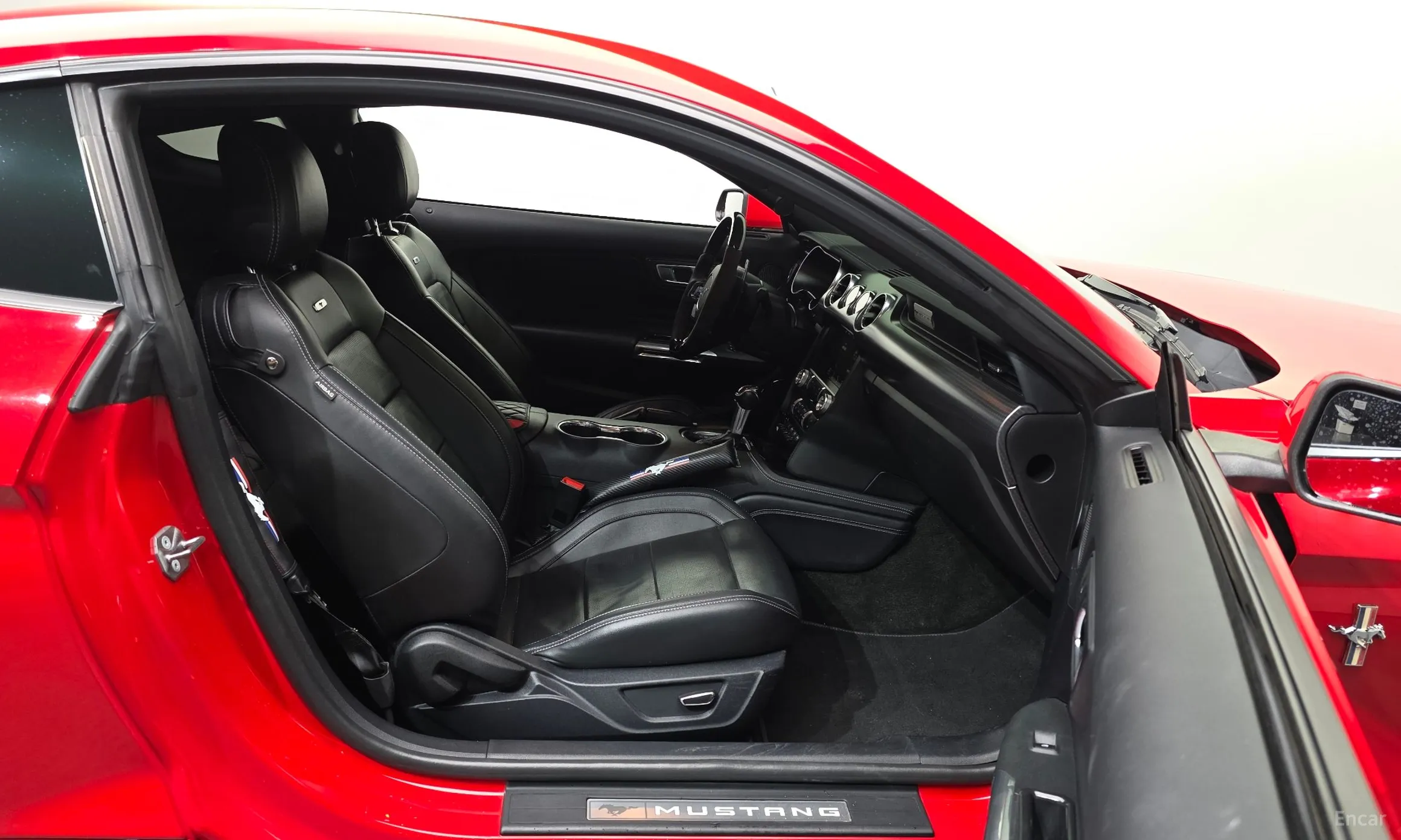 Ford Mustang превью 11