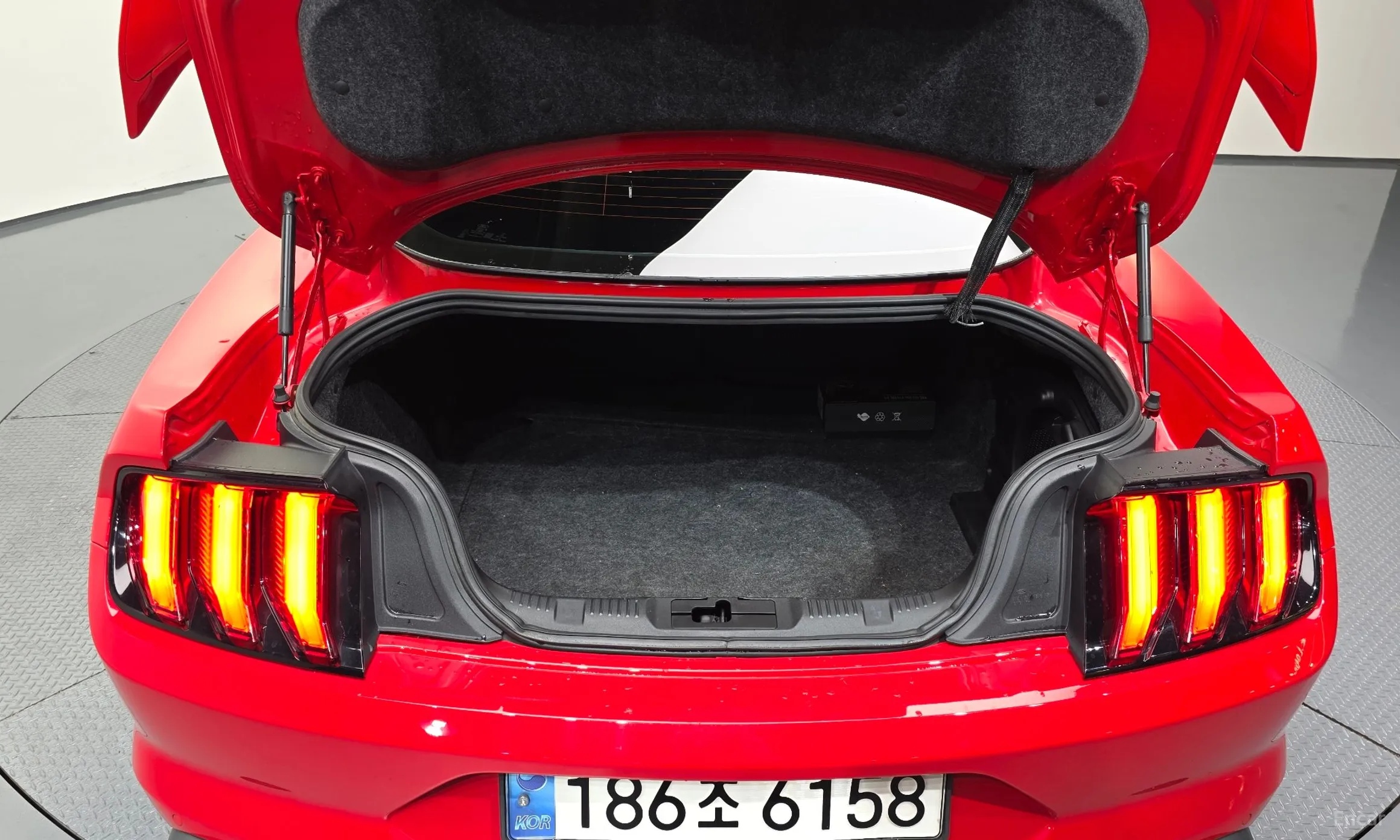 Ford Mustang превью 20