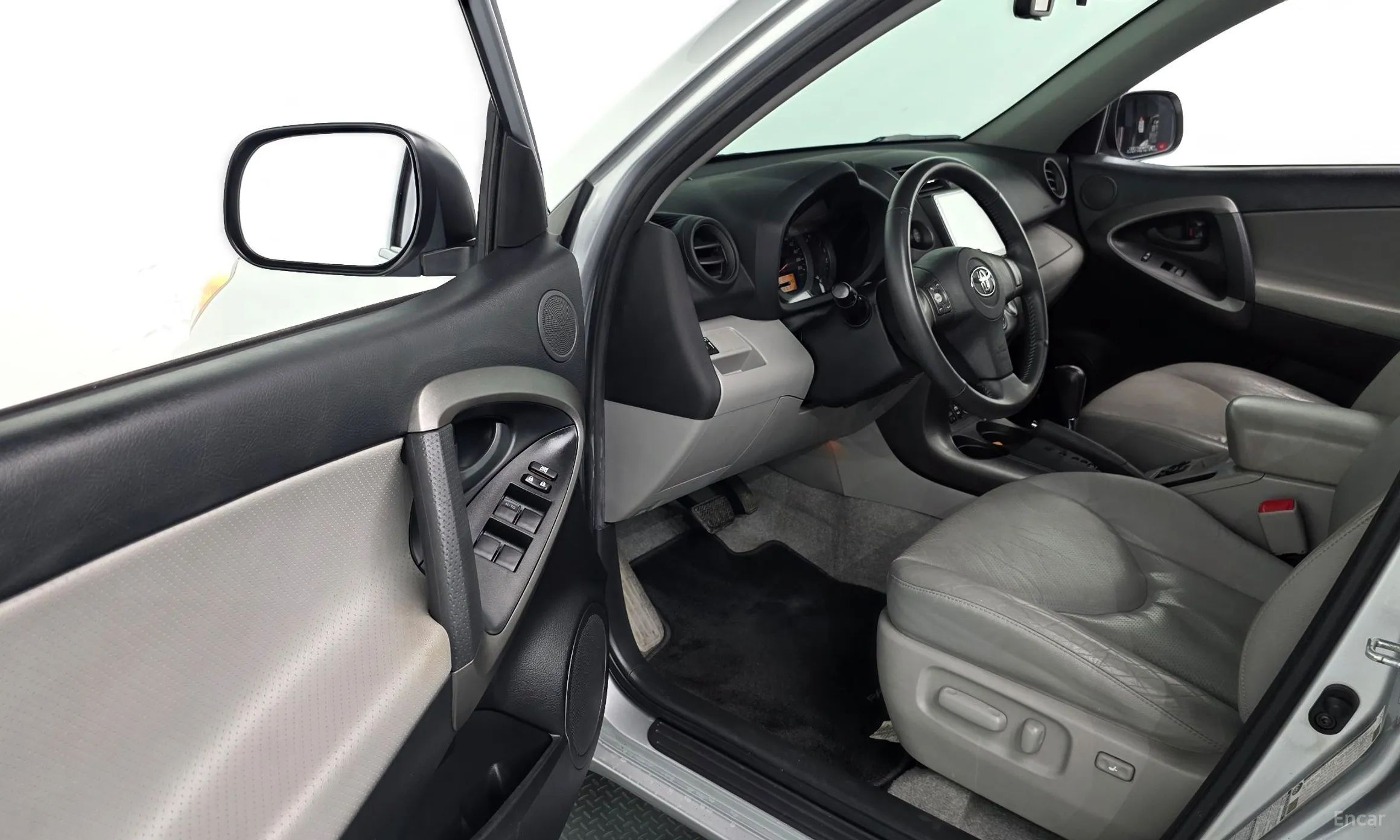 Toyota RAV4 превью 10