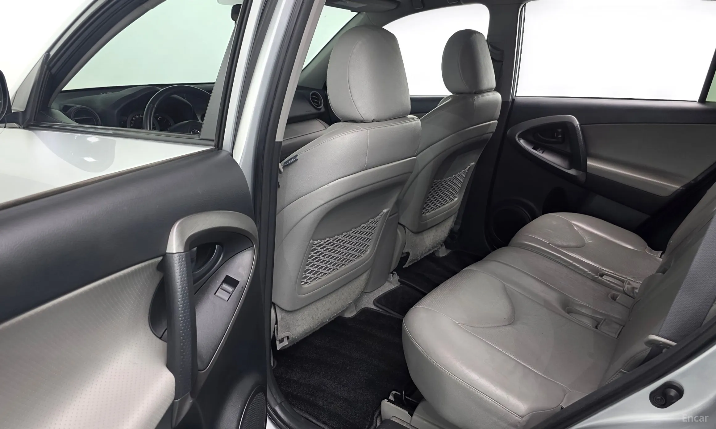 Toyota RAV4 превью 11