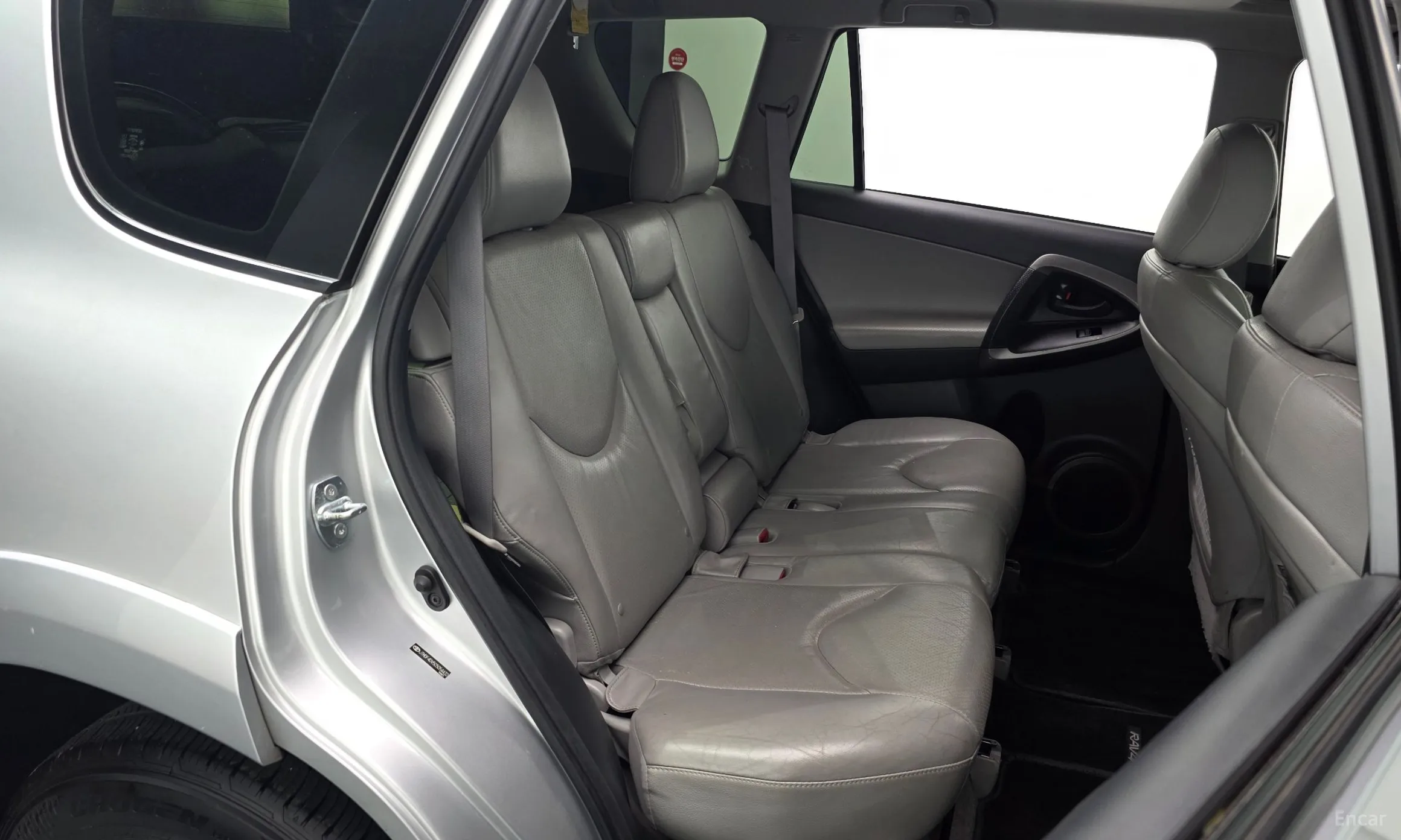 Toyota RAV4 превью 12