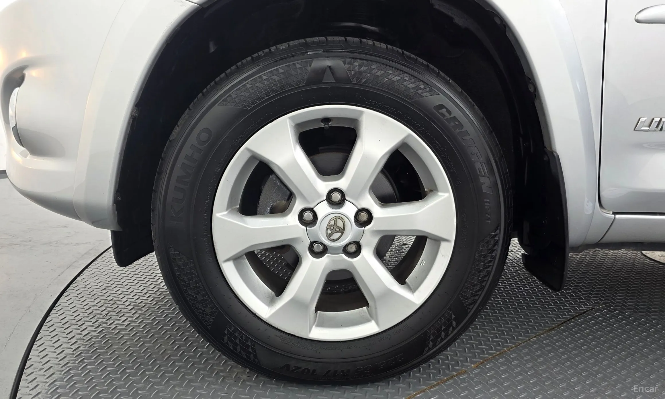 Toyota RAV4 превью 5