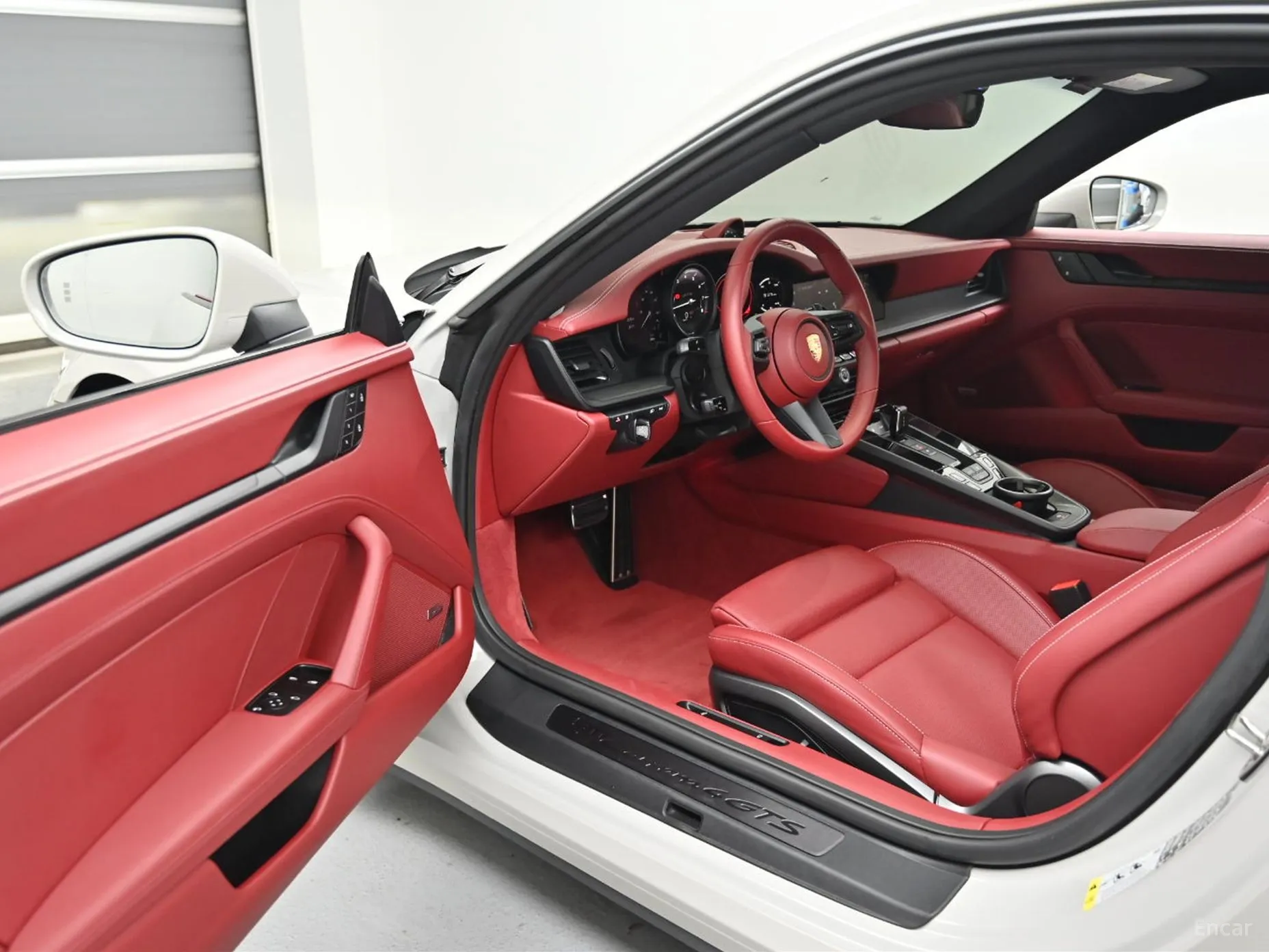 Porsche 911 (992) превью 11