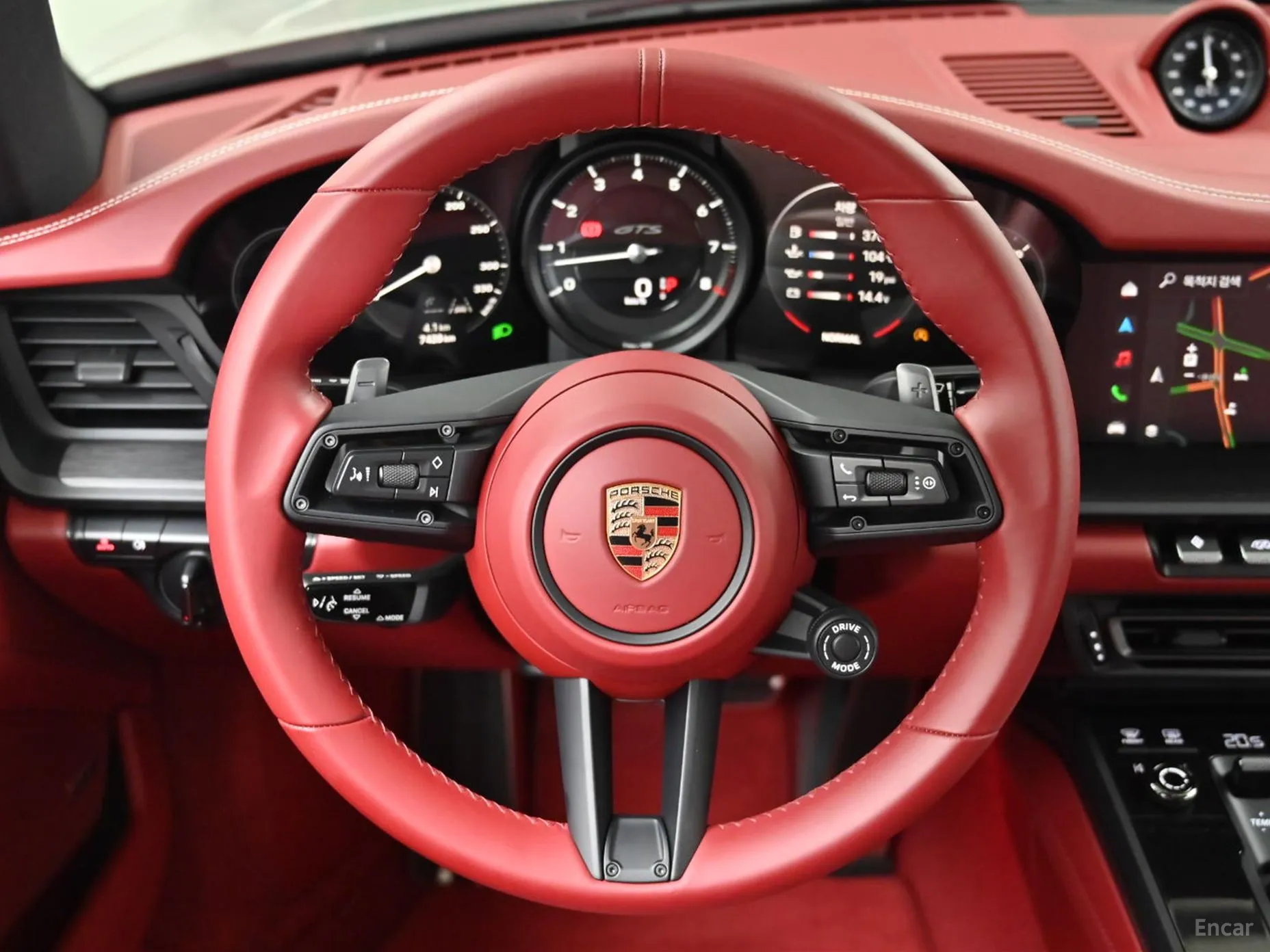 Porsche 911 (992) превью 13