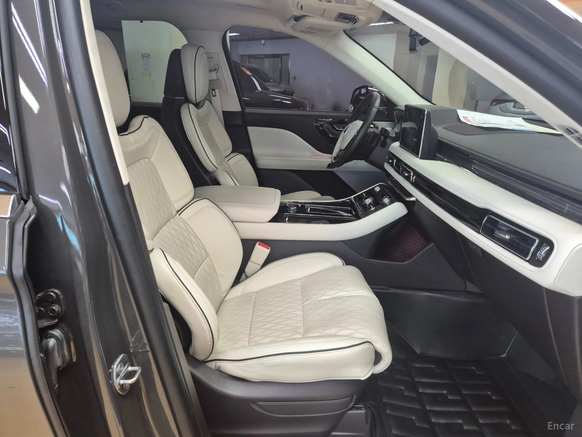 Lincoln Aviator 2nd Generation превью 11