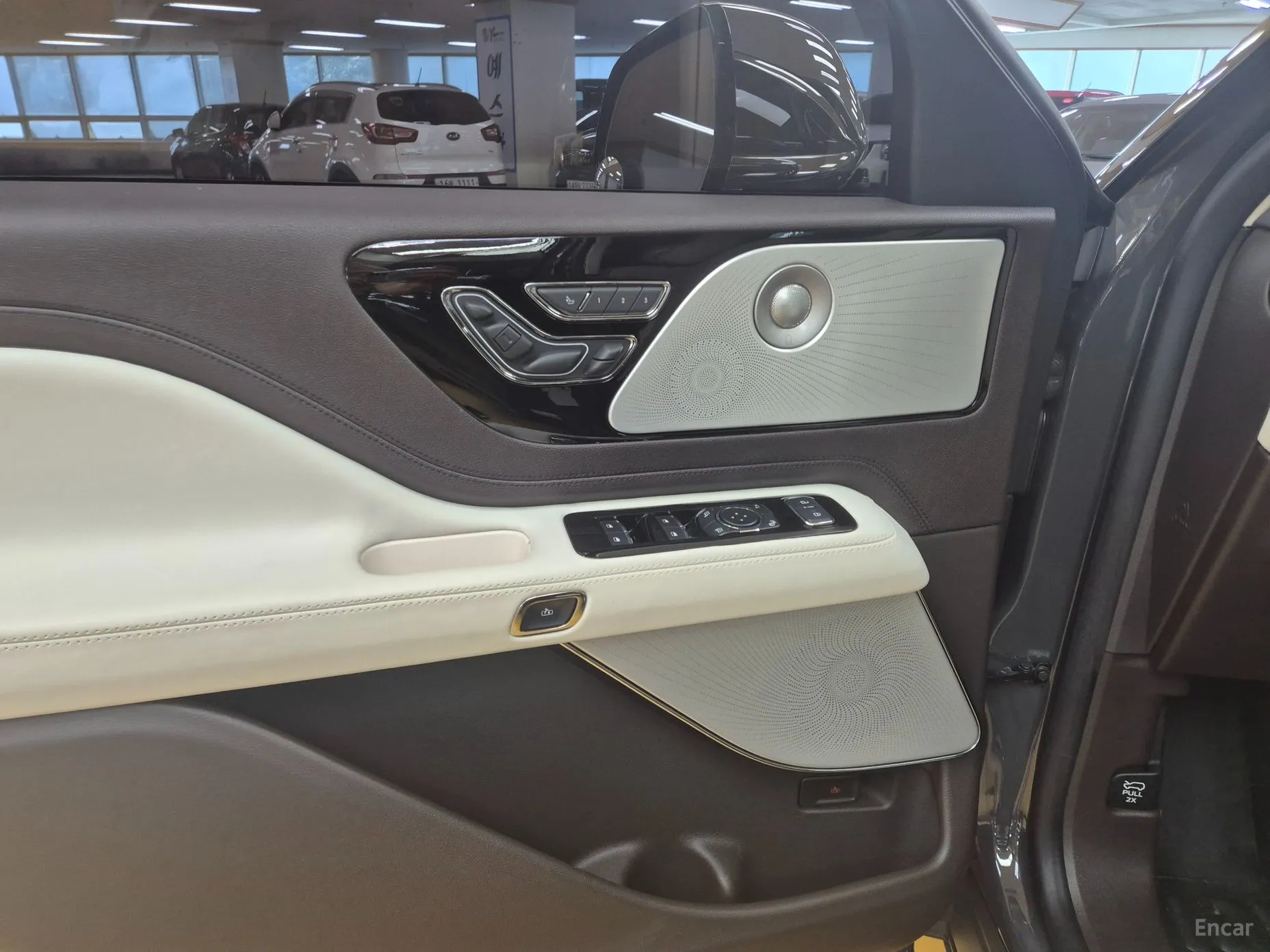 Lincoln Aviator 2nd Generation превью 15