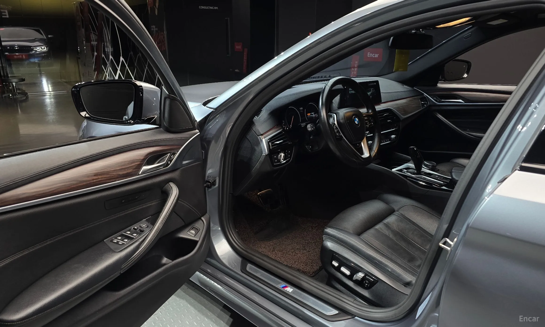 BMW 5 Series (G30) превью 10