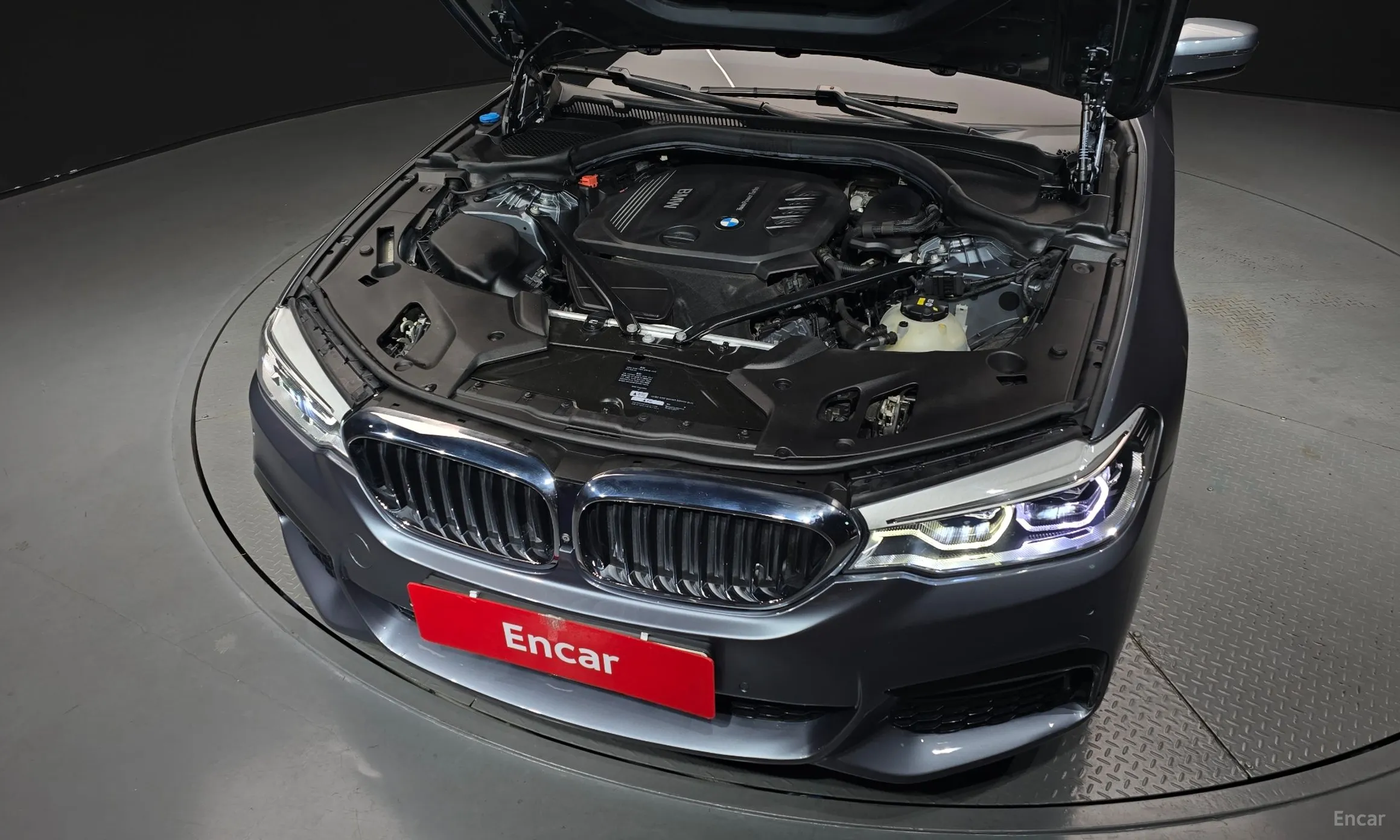 BMW 5 Series (G30) превью 6