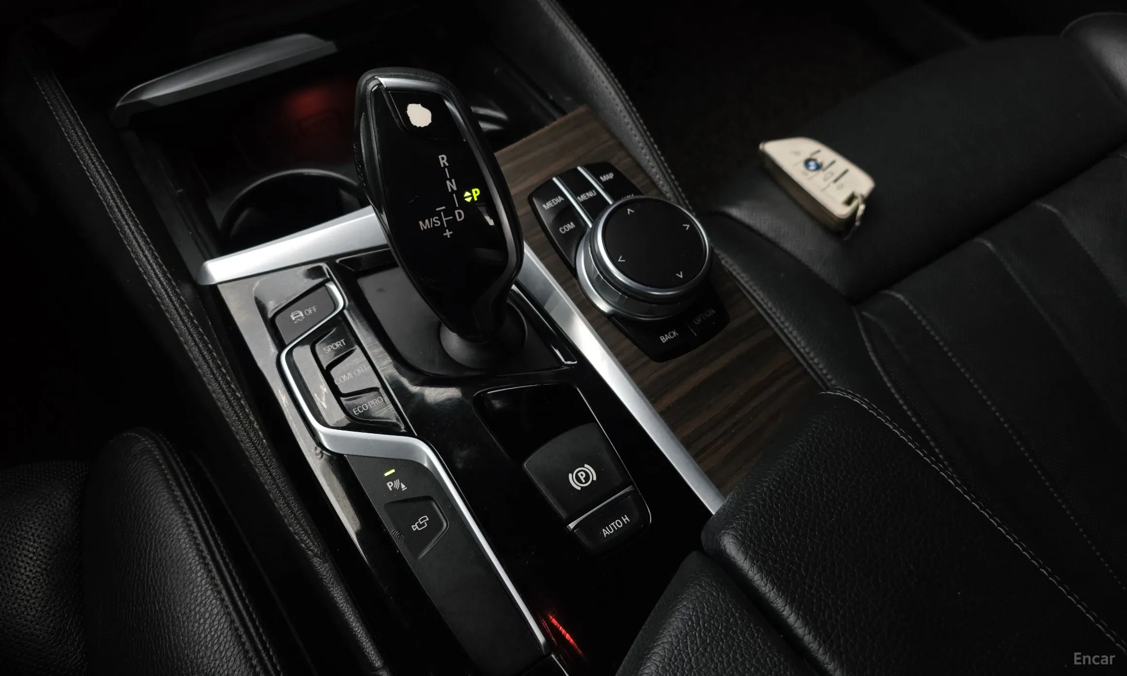 BMW 5 Series (G30) превью 9
