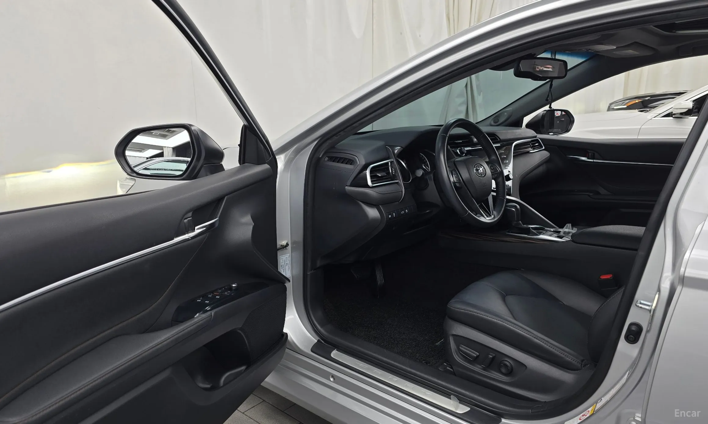 Toyota Camry (XV70) превью 10