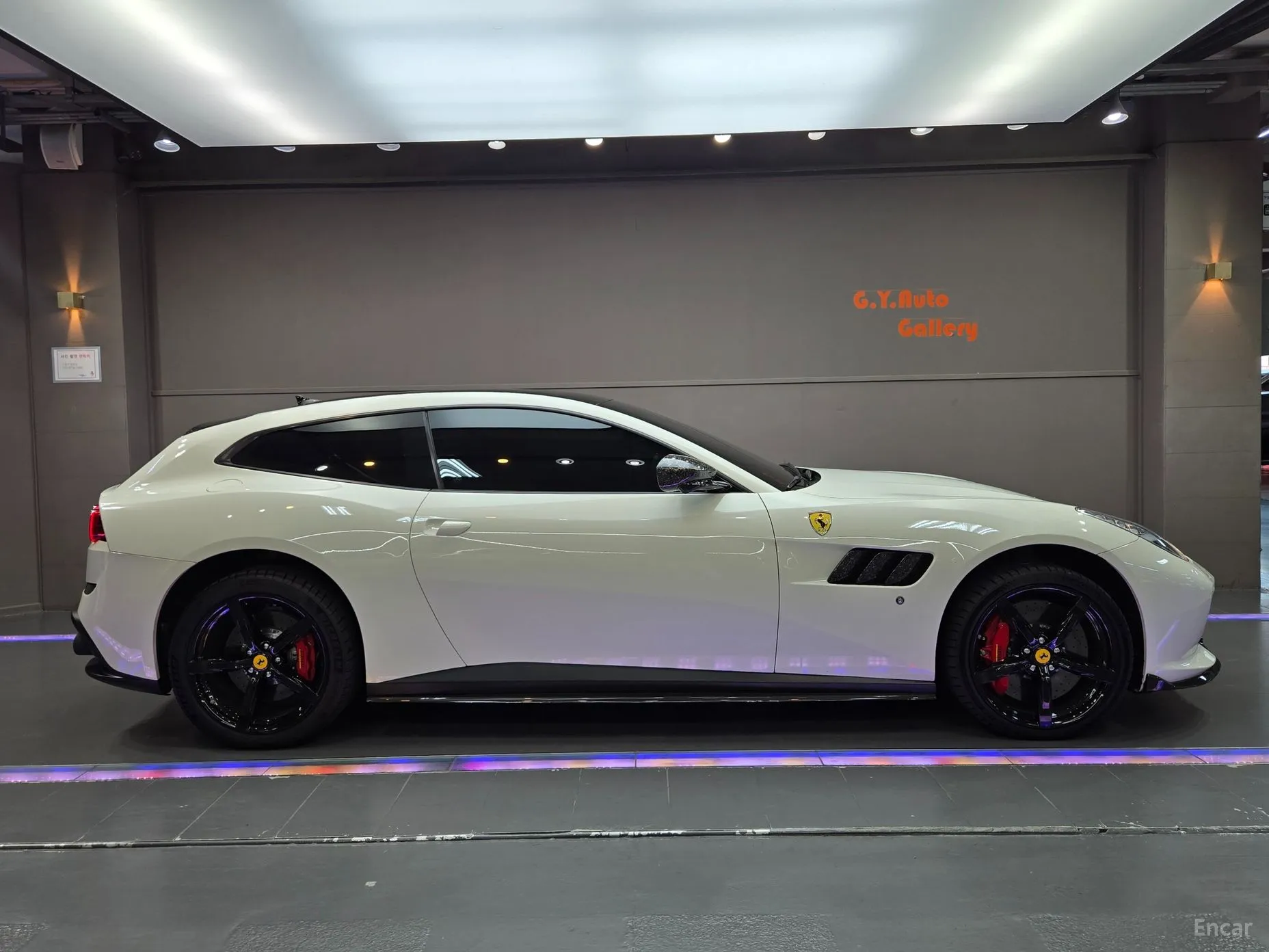 Ferrari GTC4 Rousseau превью 6