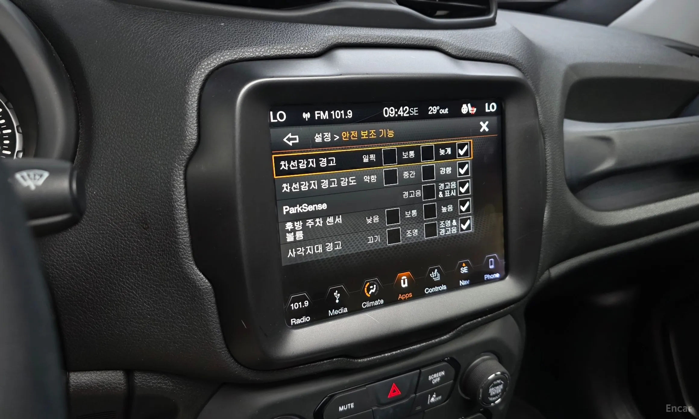 Jeep Renegade превью 16