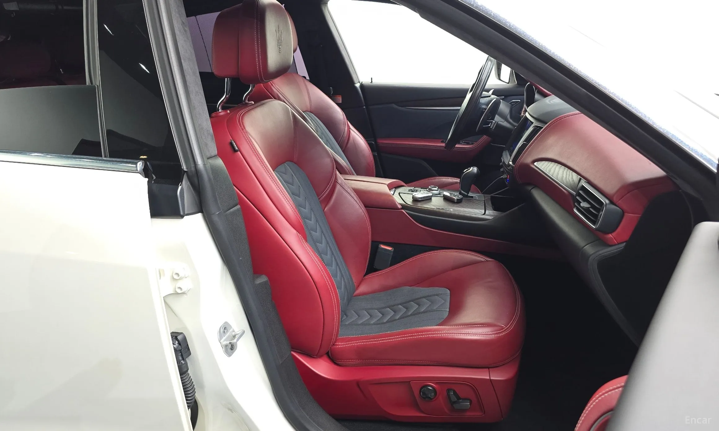 Maserati Levante превью 12
