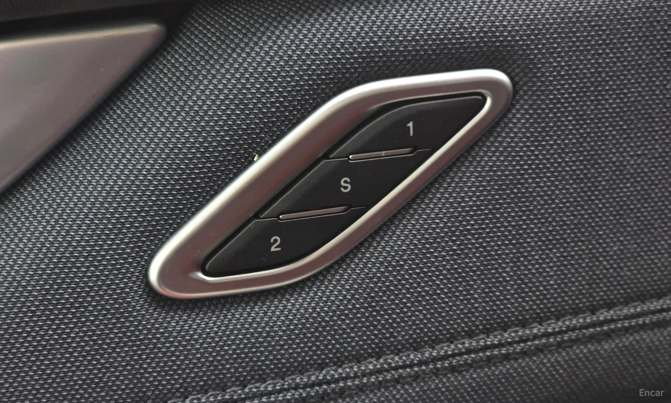 Maserati Levante превью 15