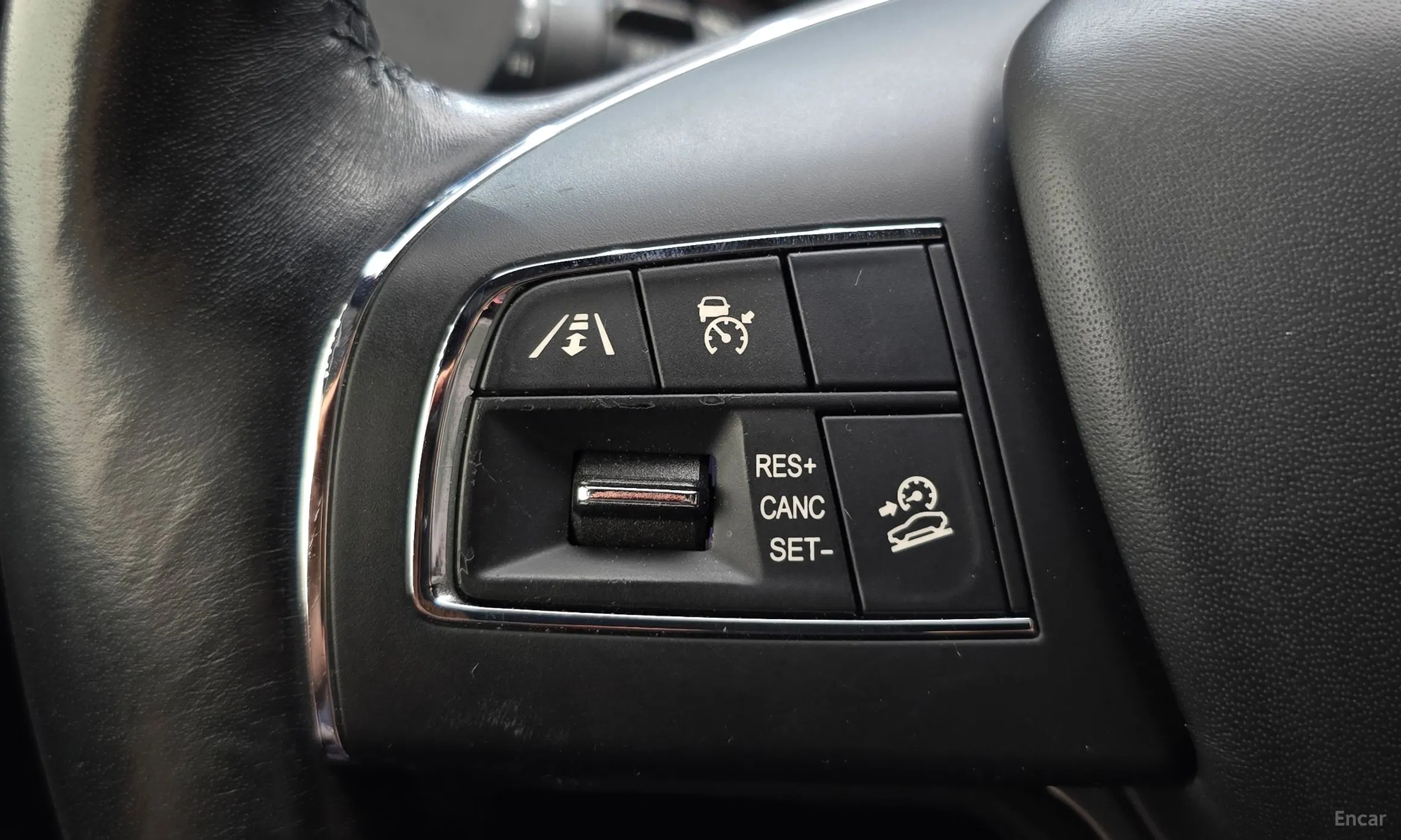 Maserati Levante превью 17