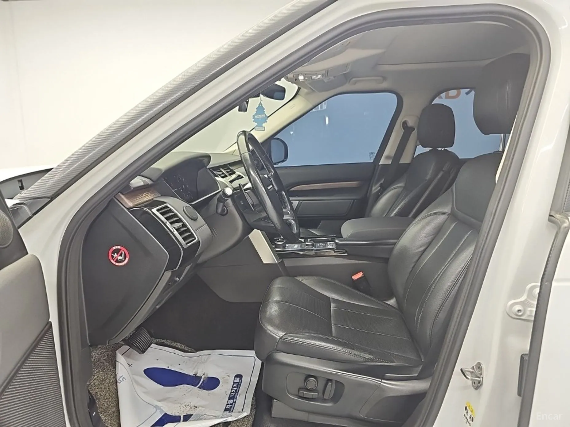 Land Rover Discovery 5 превью 11