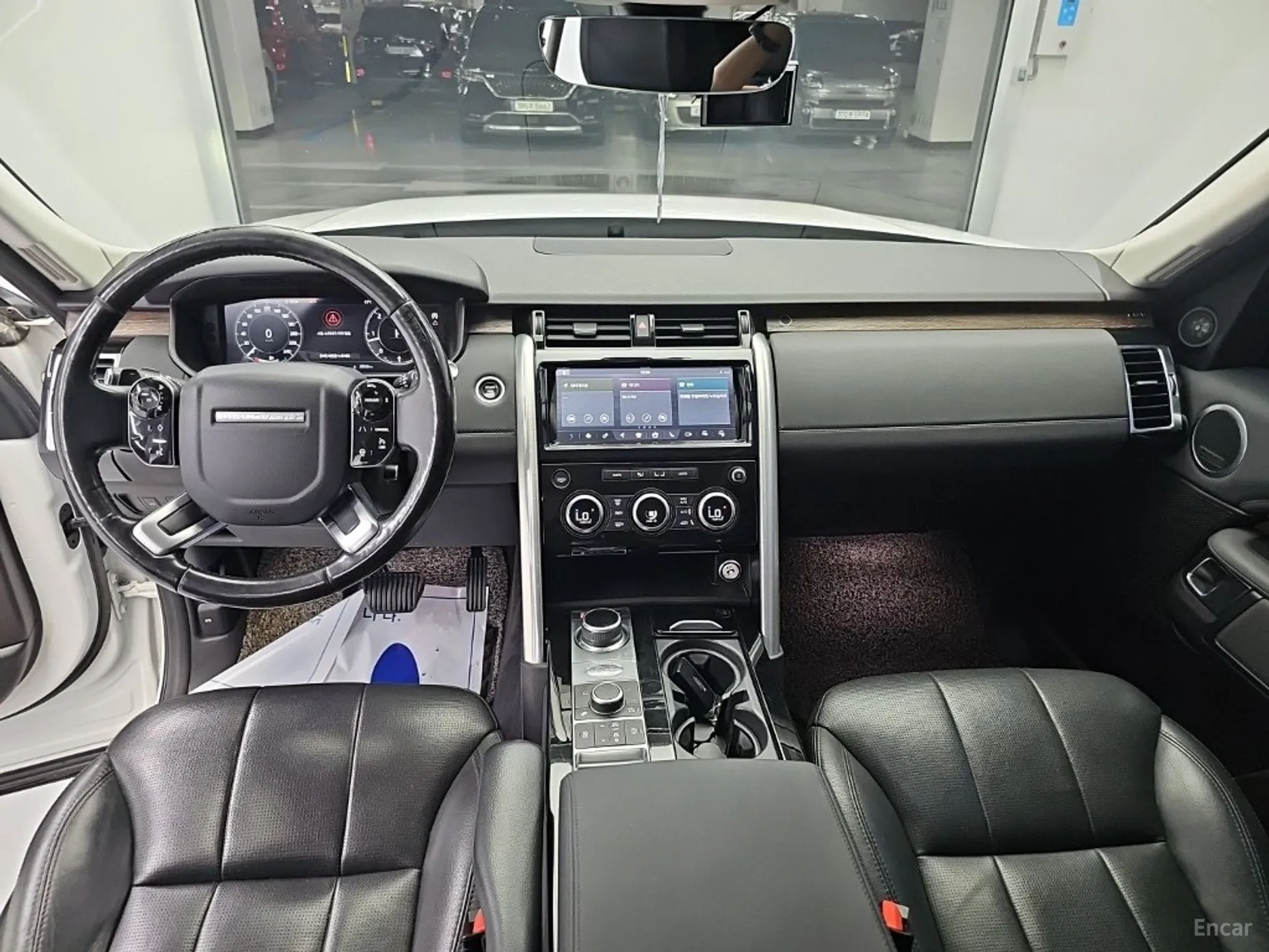 Land Rover Discovery 5 превью 7