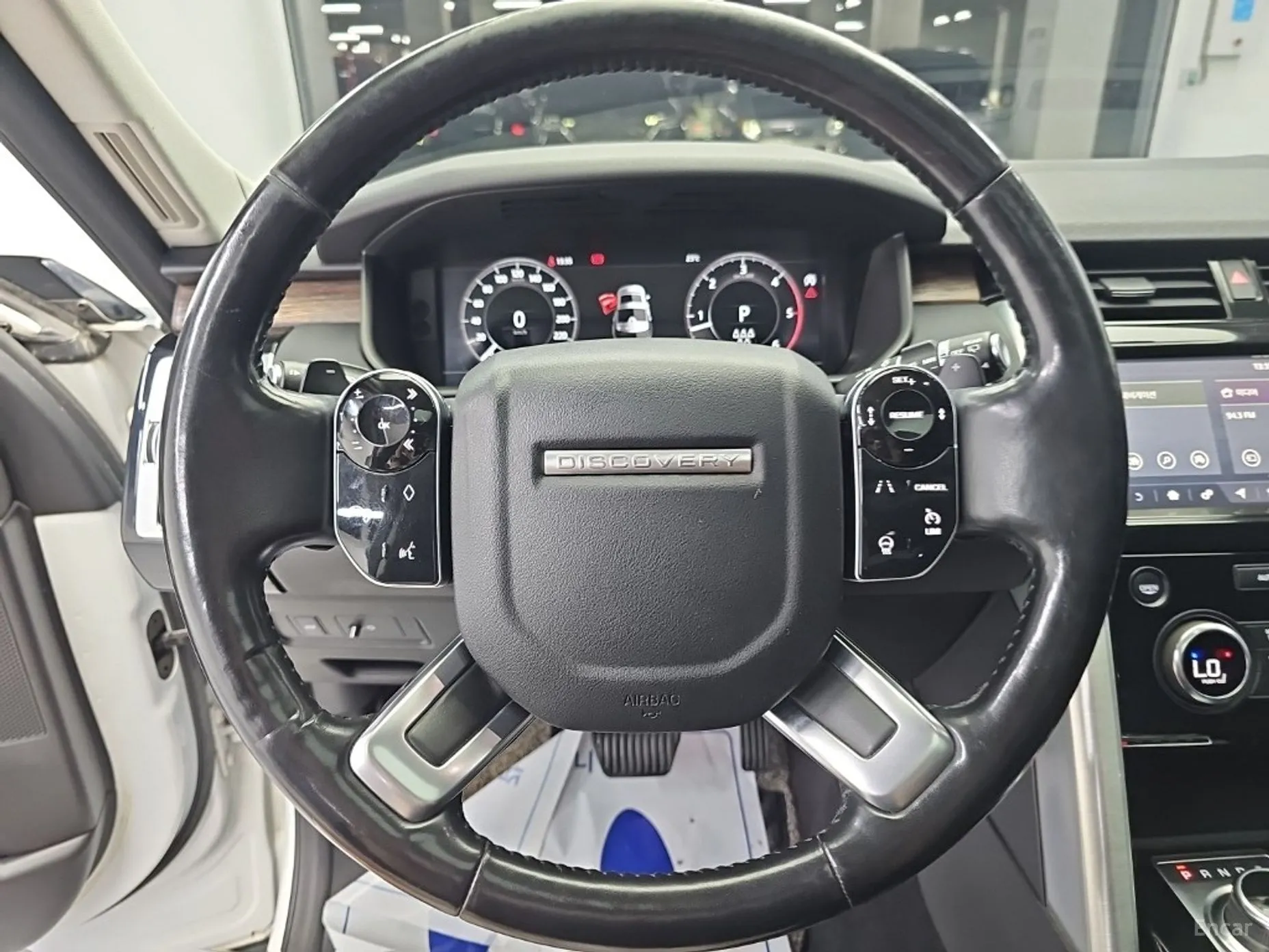 Land Rover Discovery 5 превью 9