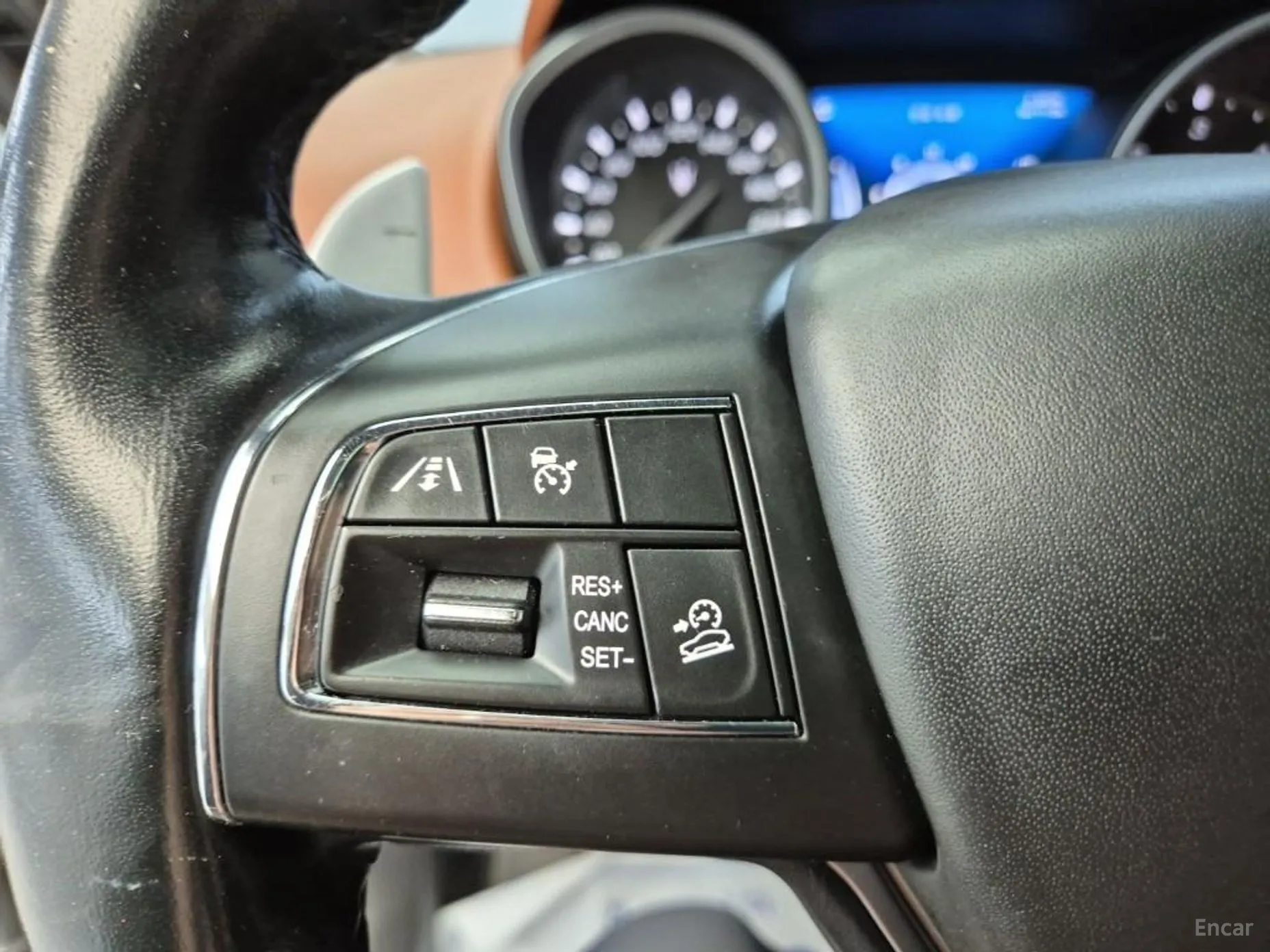 Maserati Levante превью 15