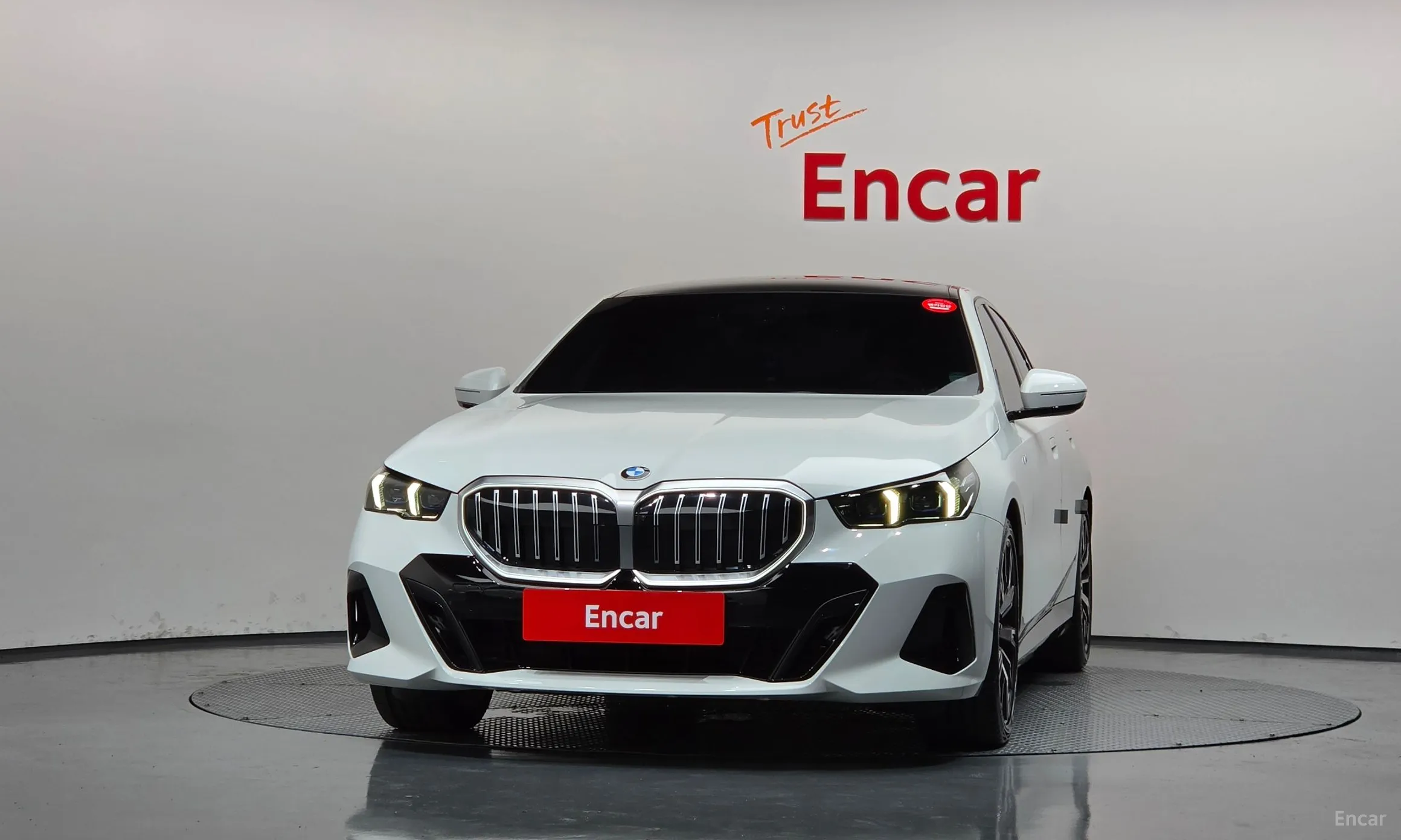 BMW 5 Series (G60) превью 3