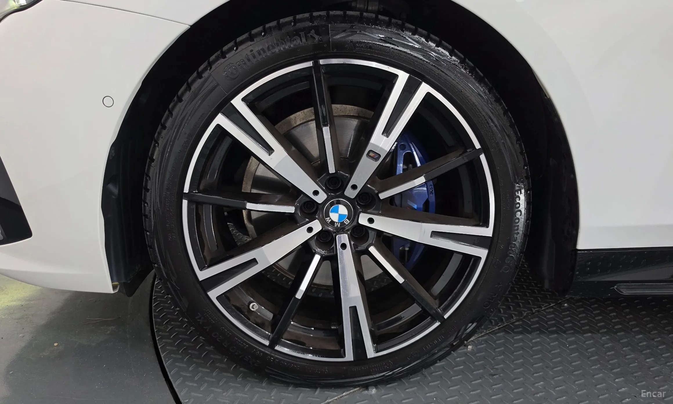 BMW 5 Series (G60) превью 5