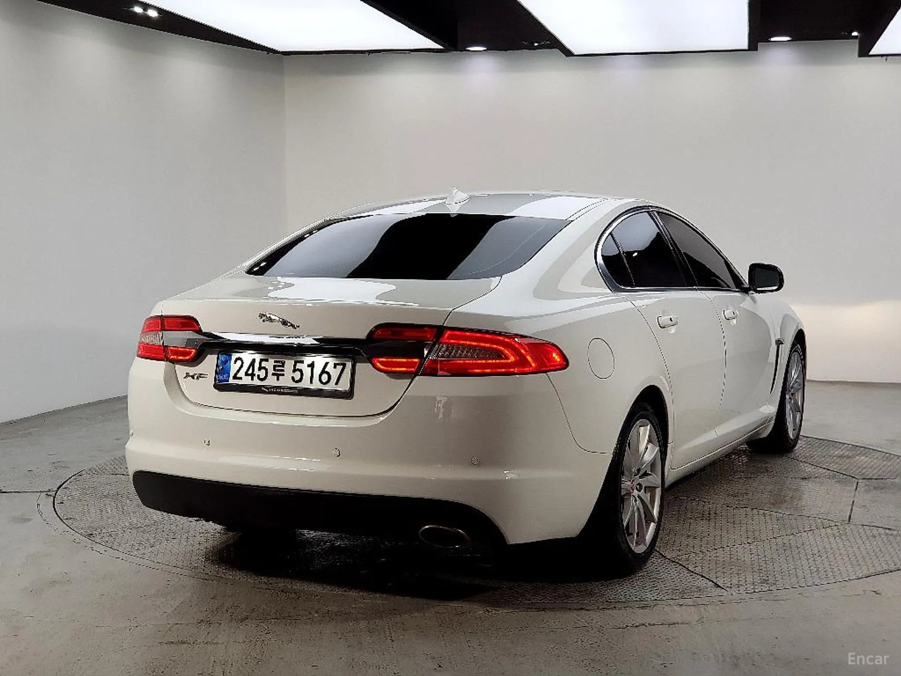 Jaguar New XF превью 4