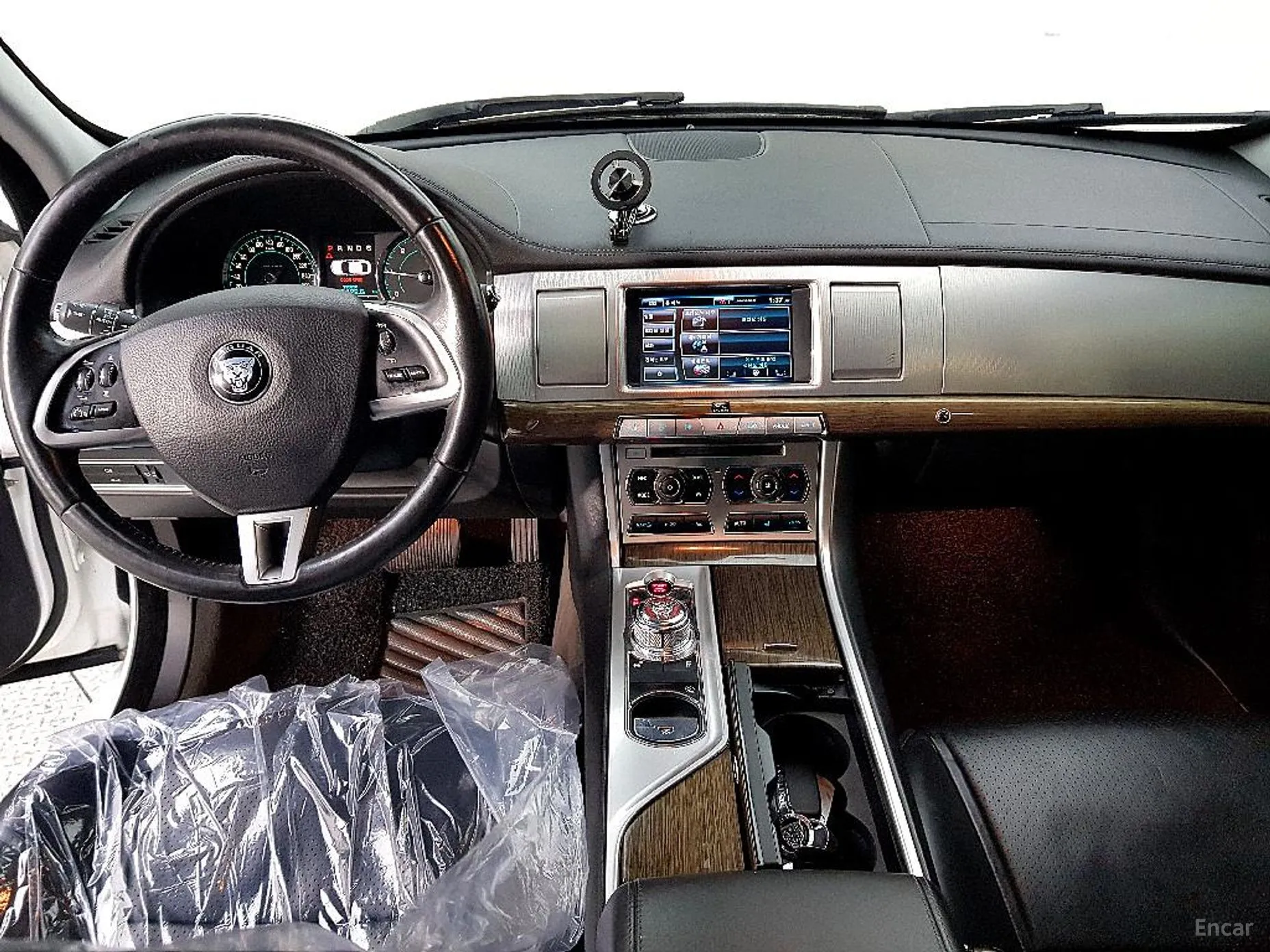 Jaguar New XF превью 5