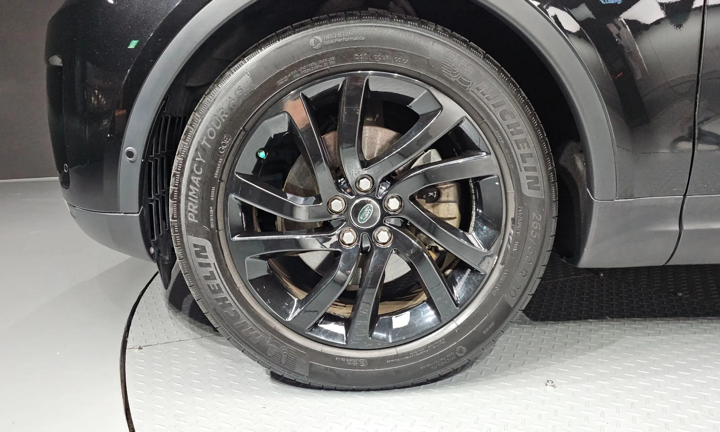 Land Rover Discovery 5 превью 5