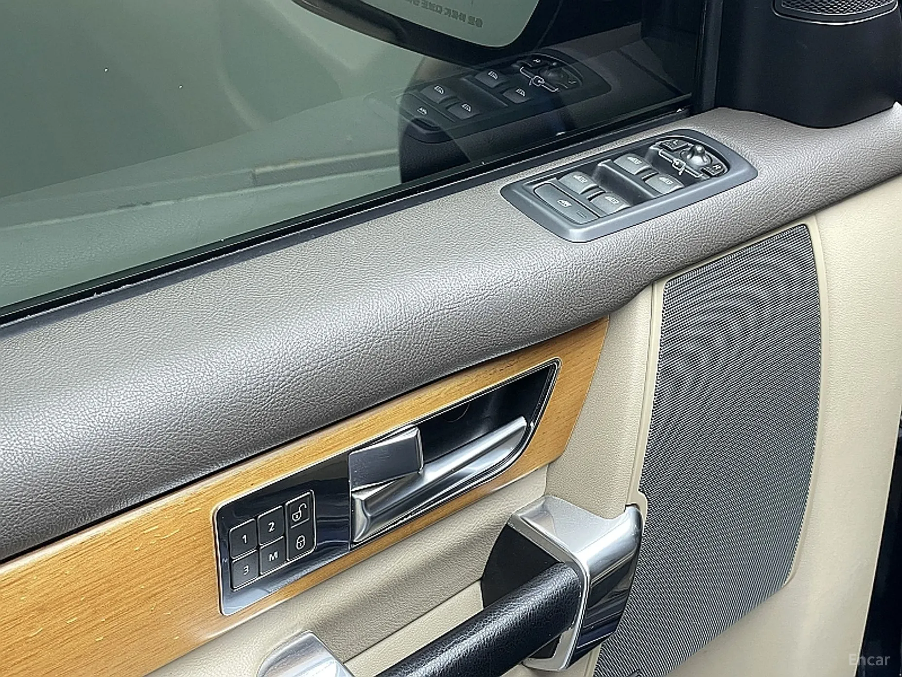 Land Rover Discovery 4 превью 20