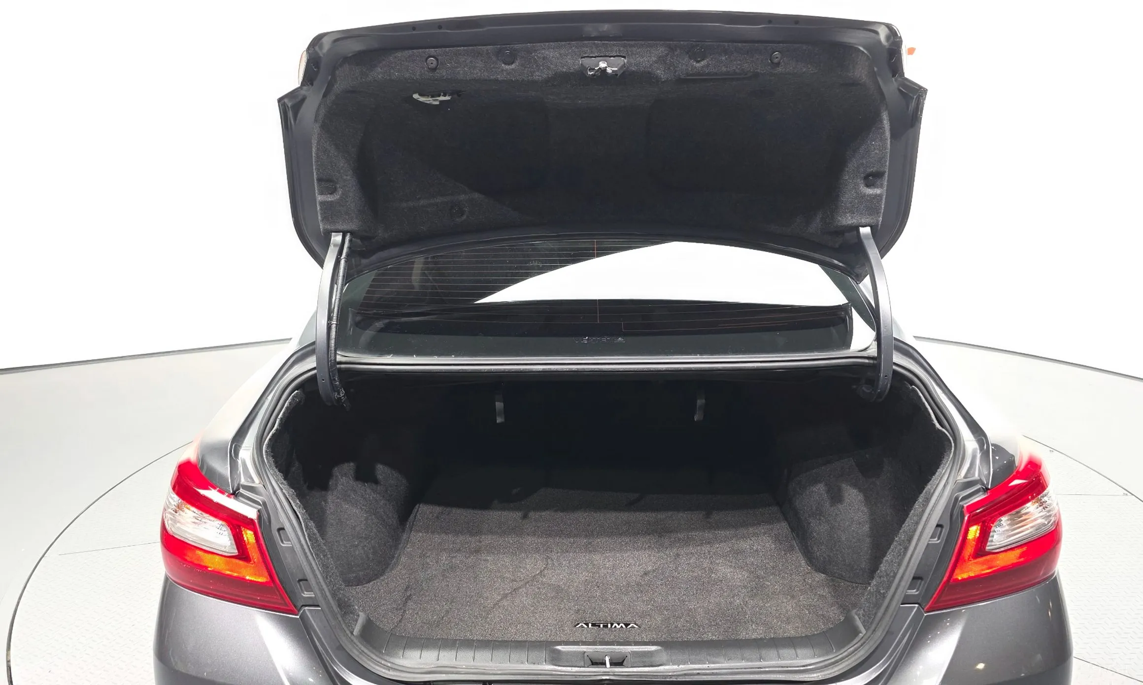 Nissan Altima превью 20