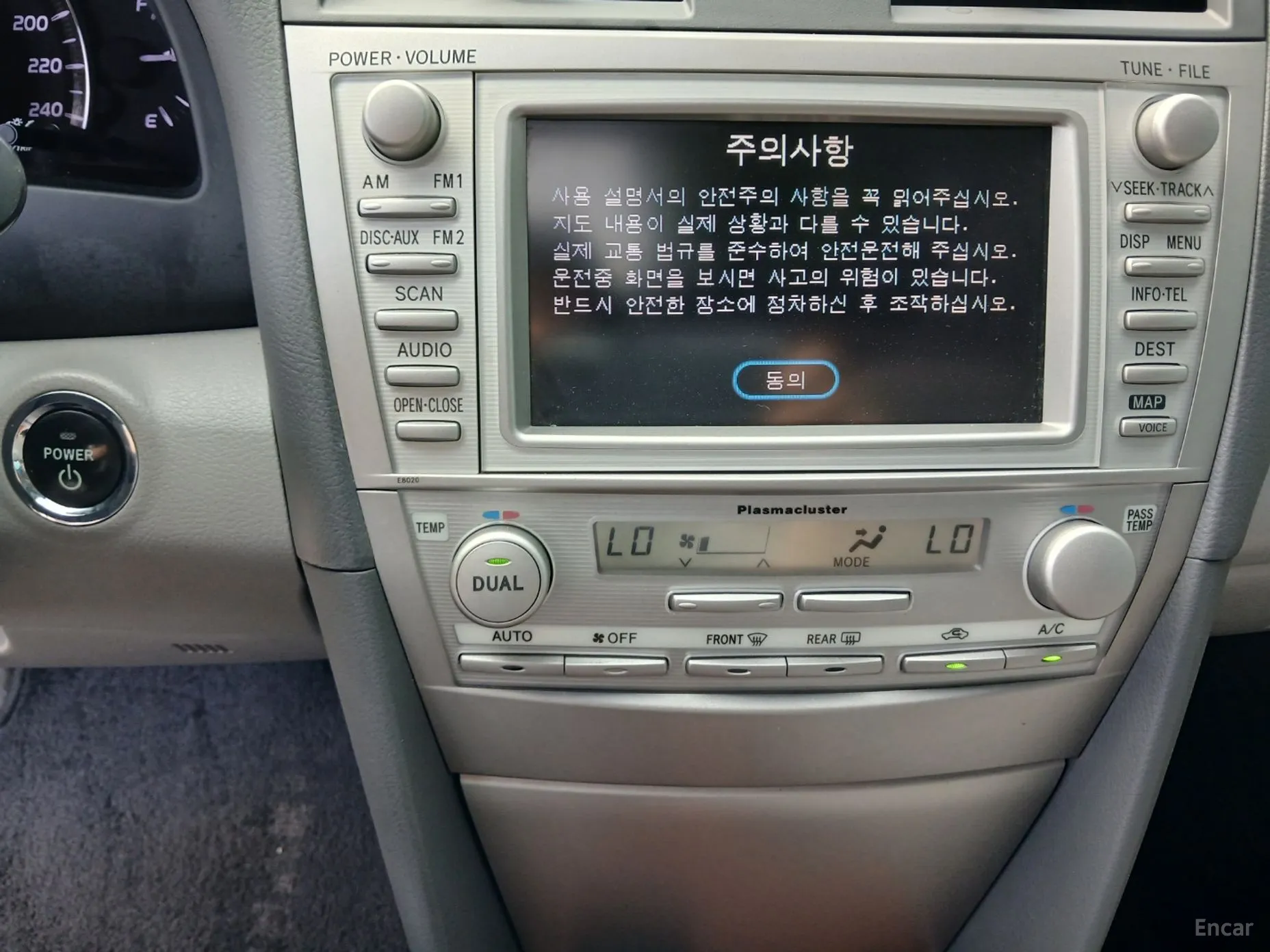 Toyota Camry превью 10
