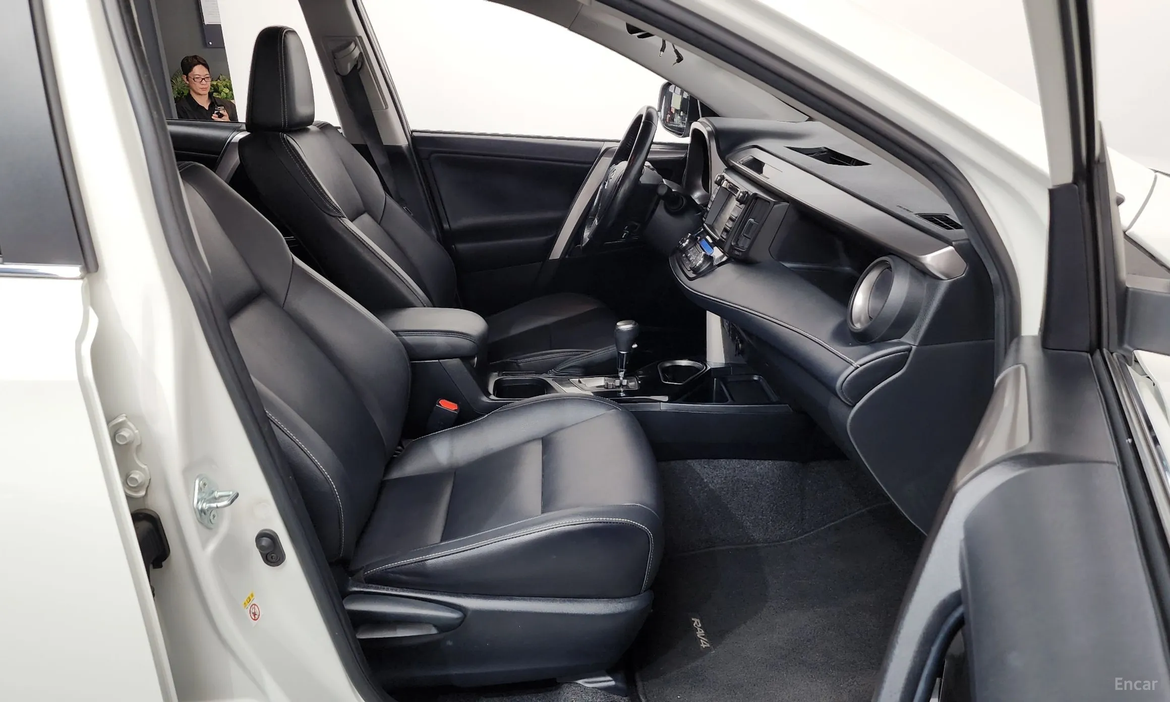 Toyota RAV4 превью 11
