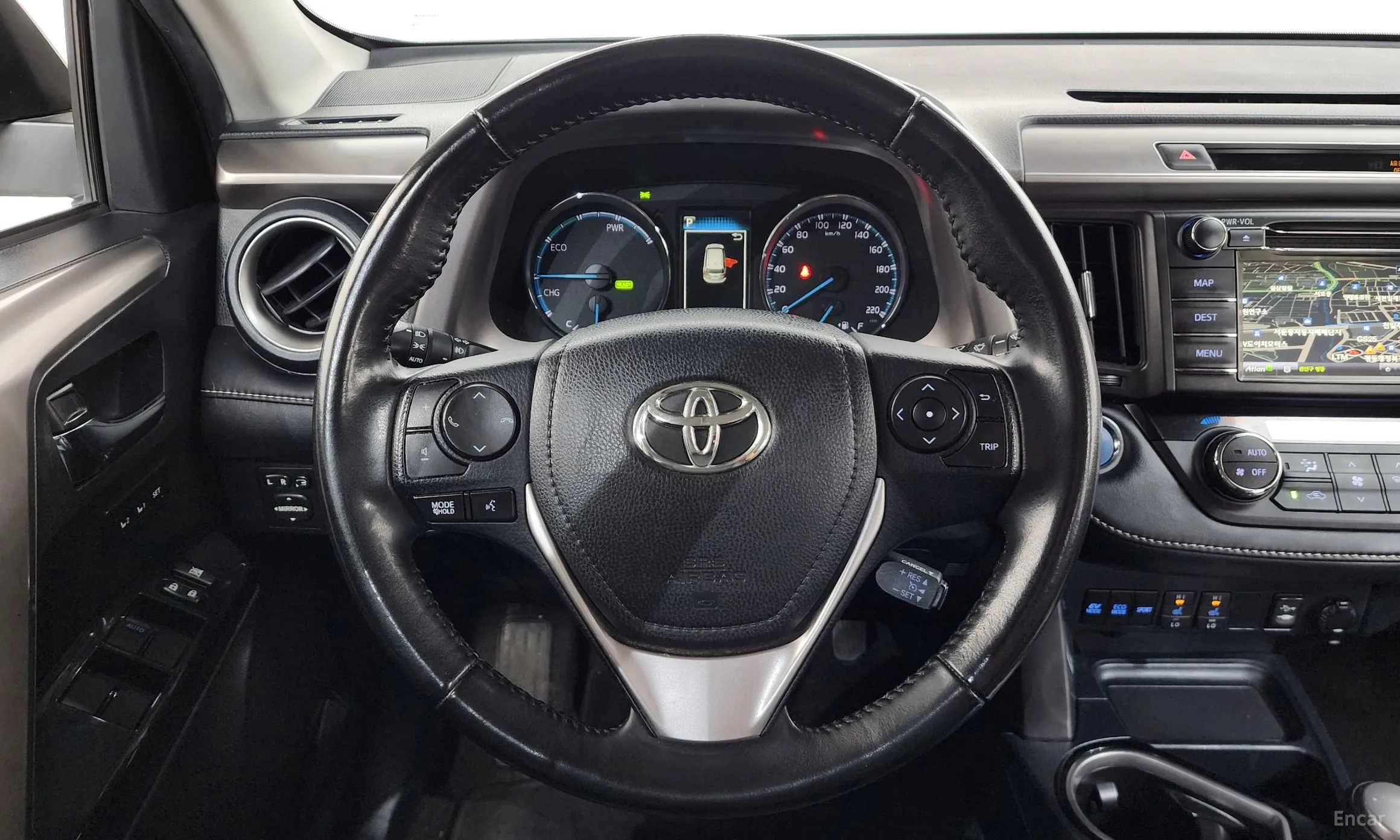 Toyota RAV4 превью 13