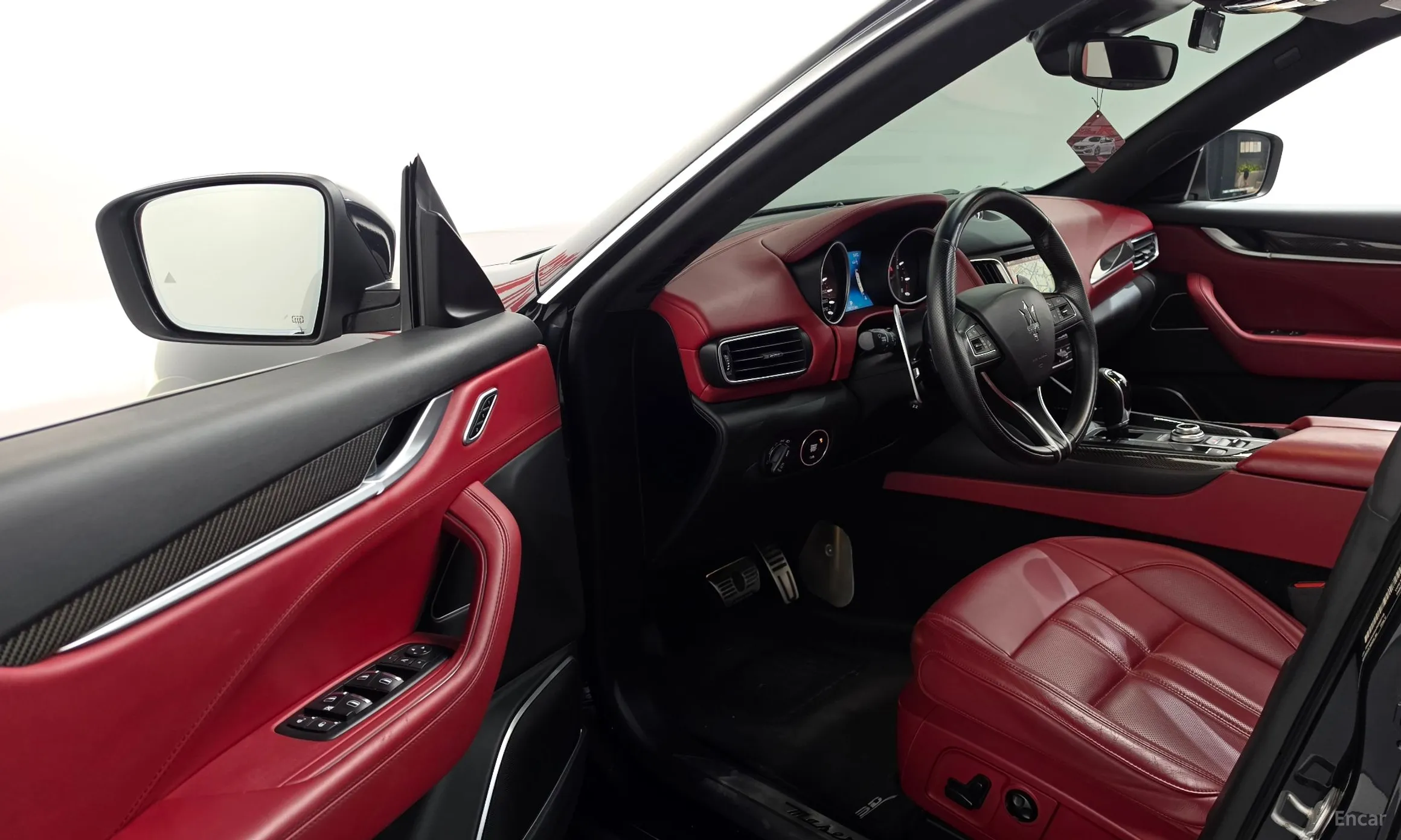 Maserati Levante превью 10