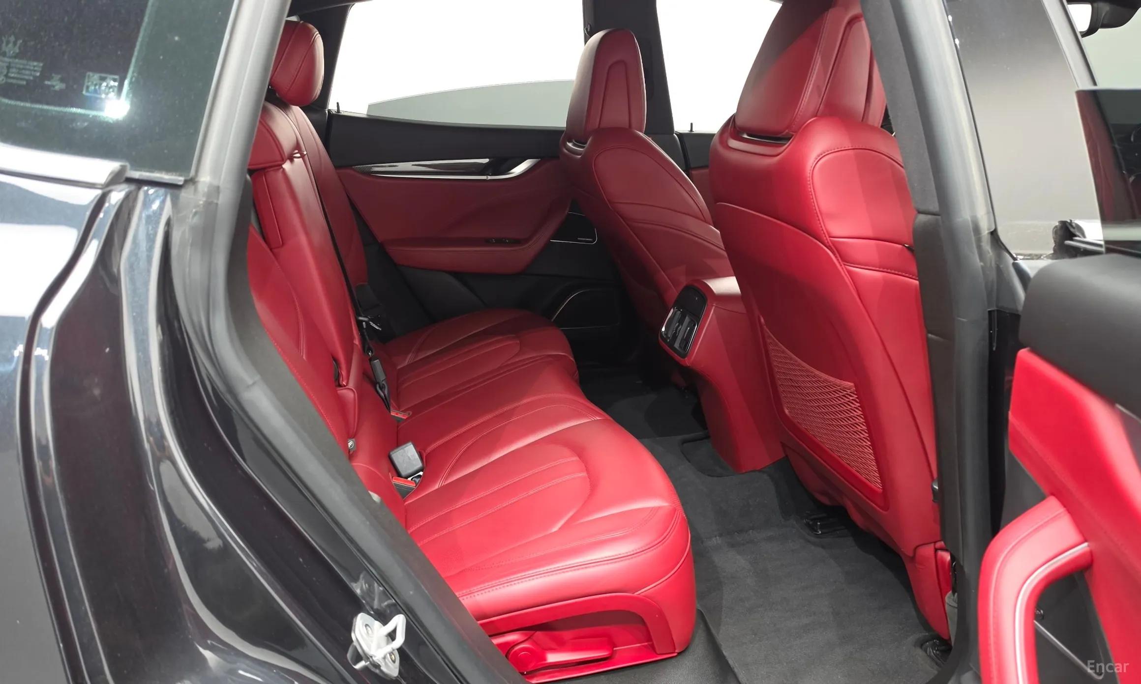 Maserati Levante превью 11