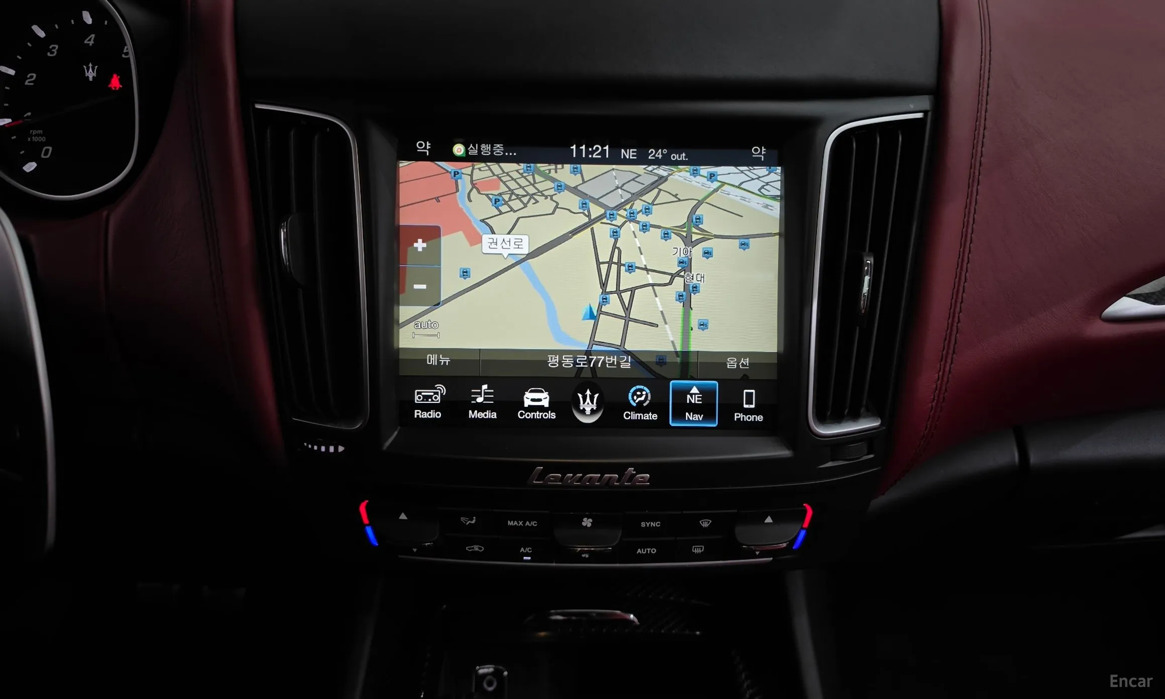 Maserati Levante превью 13