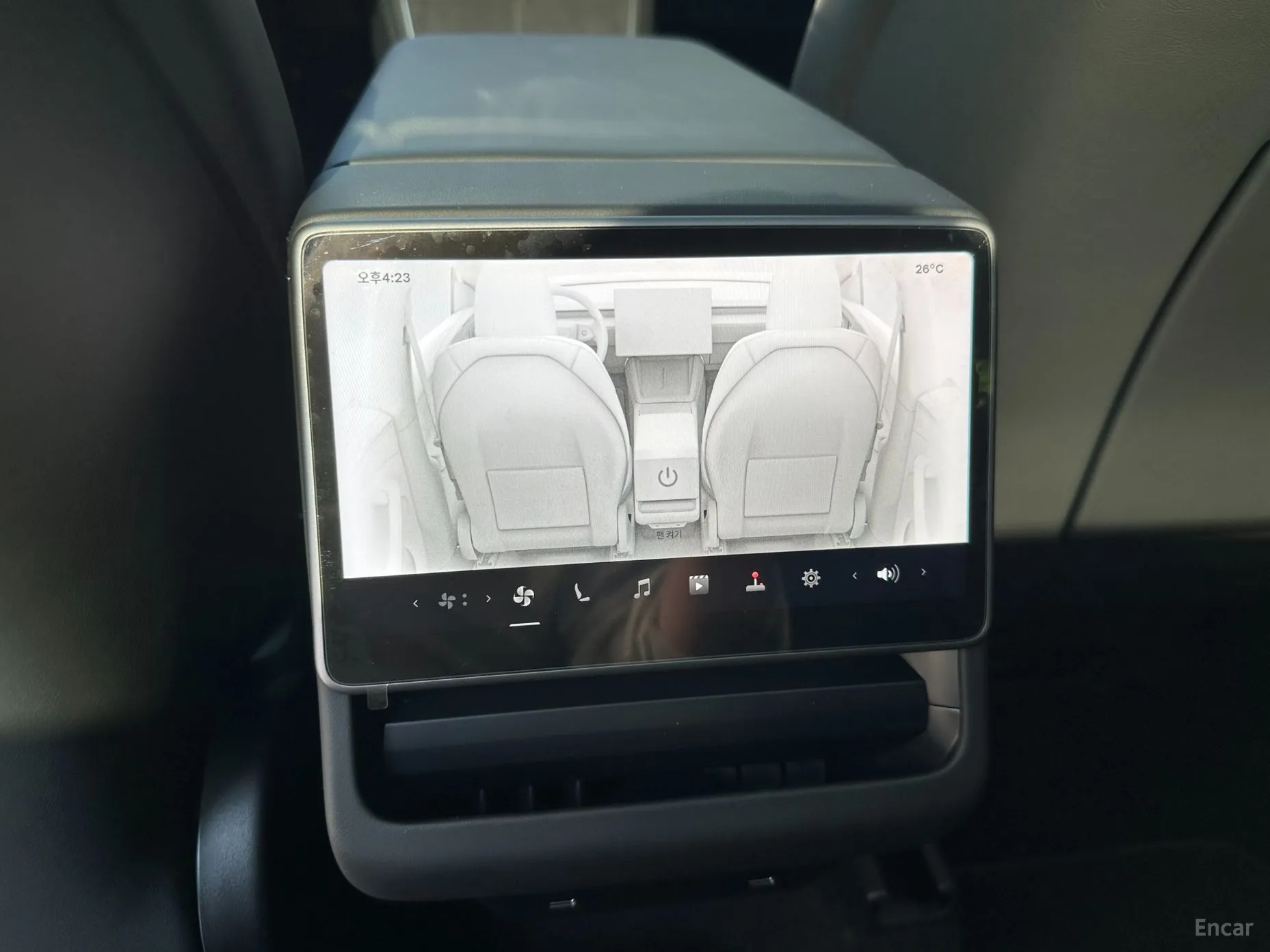 Tesla Model Y превью 12