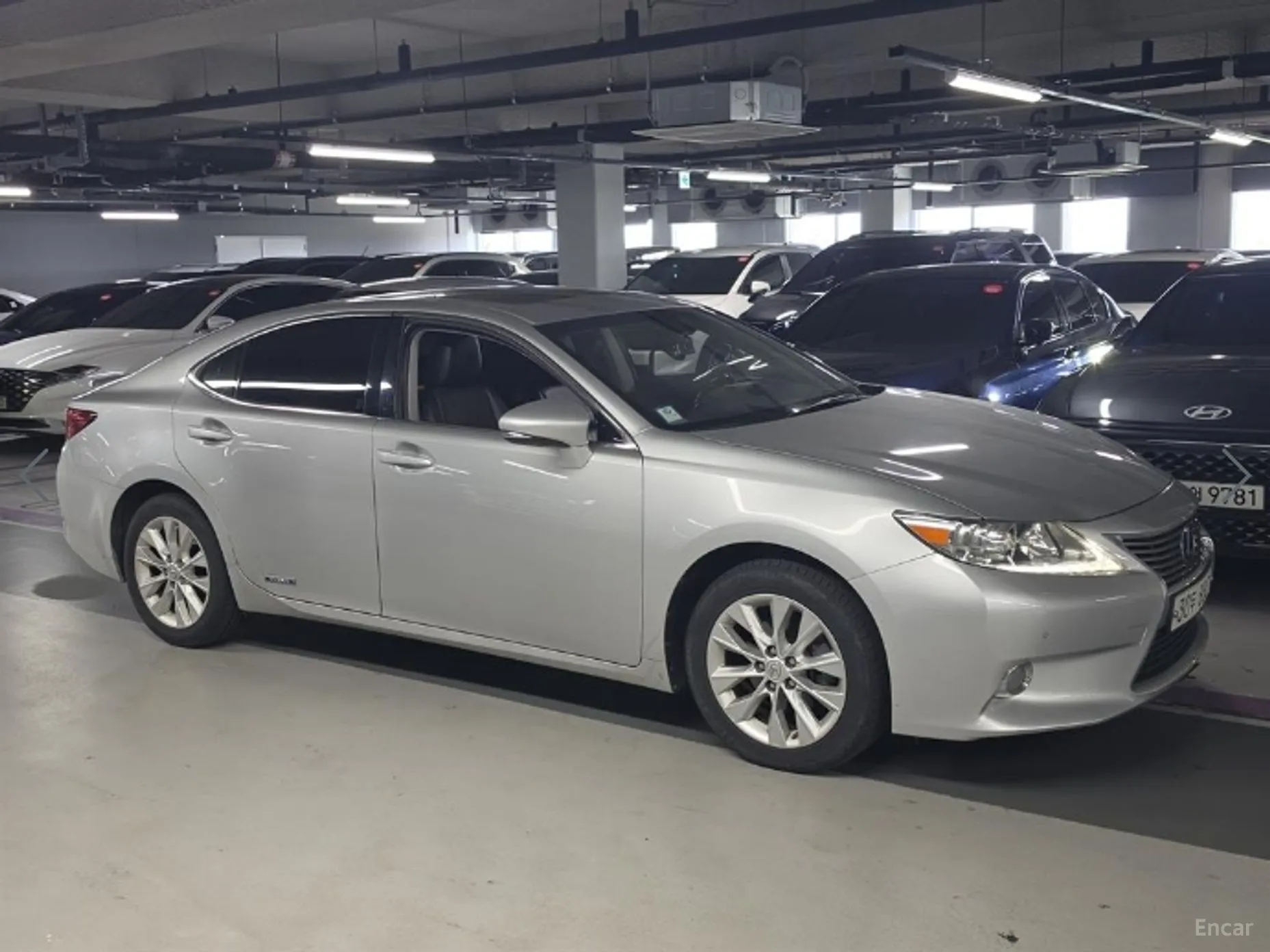 Lexus New ES300h