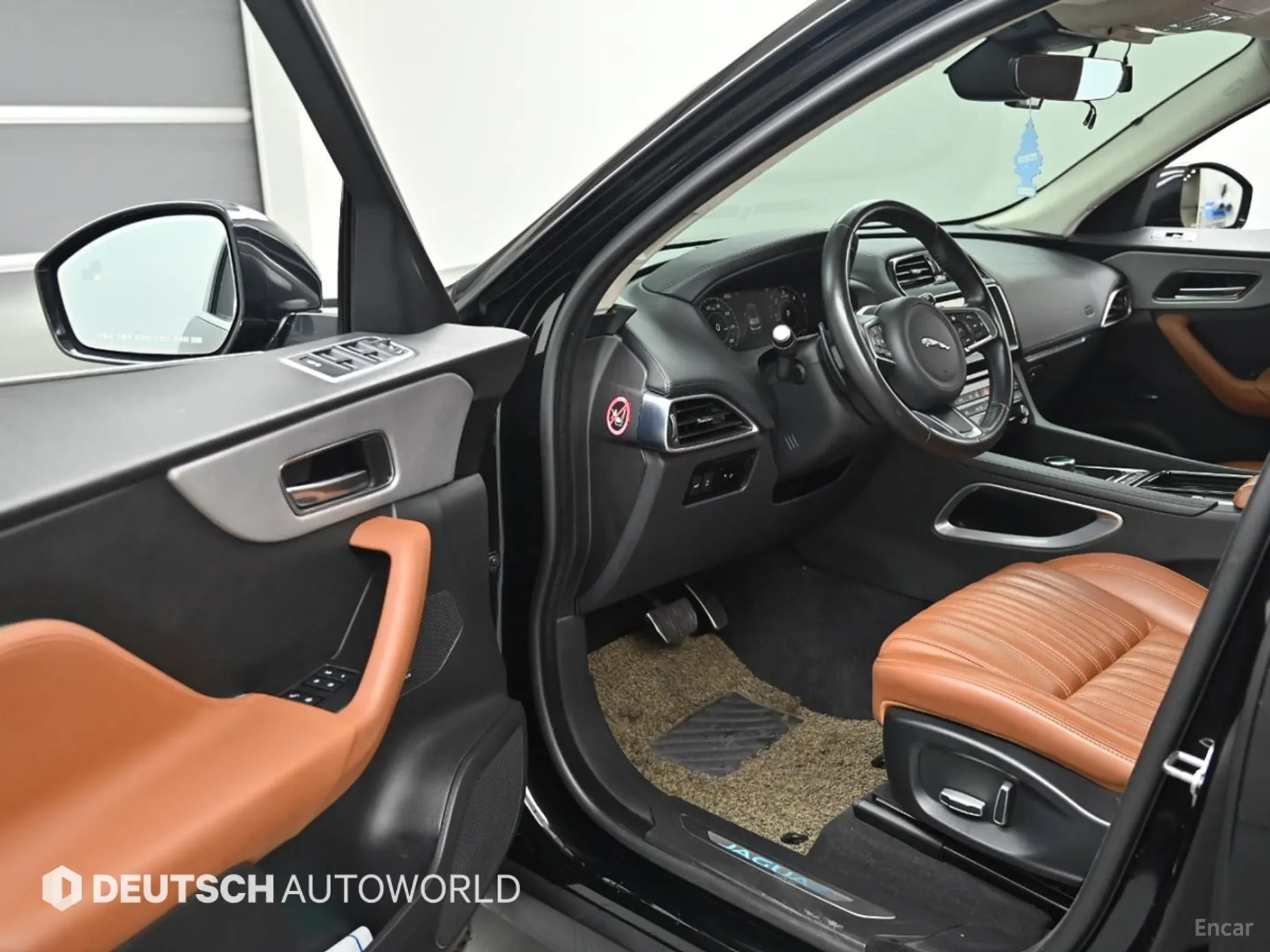 Jaguar F-PACE превью 11
