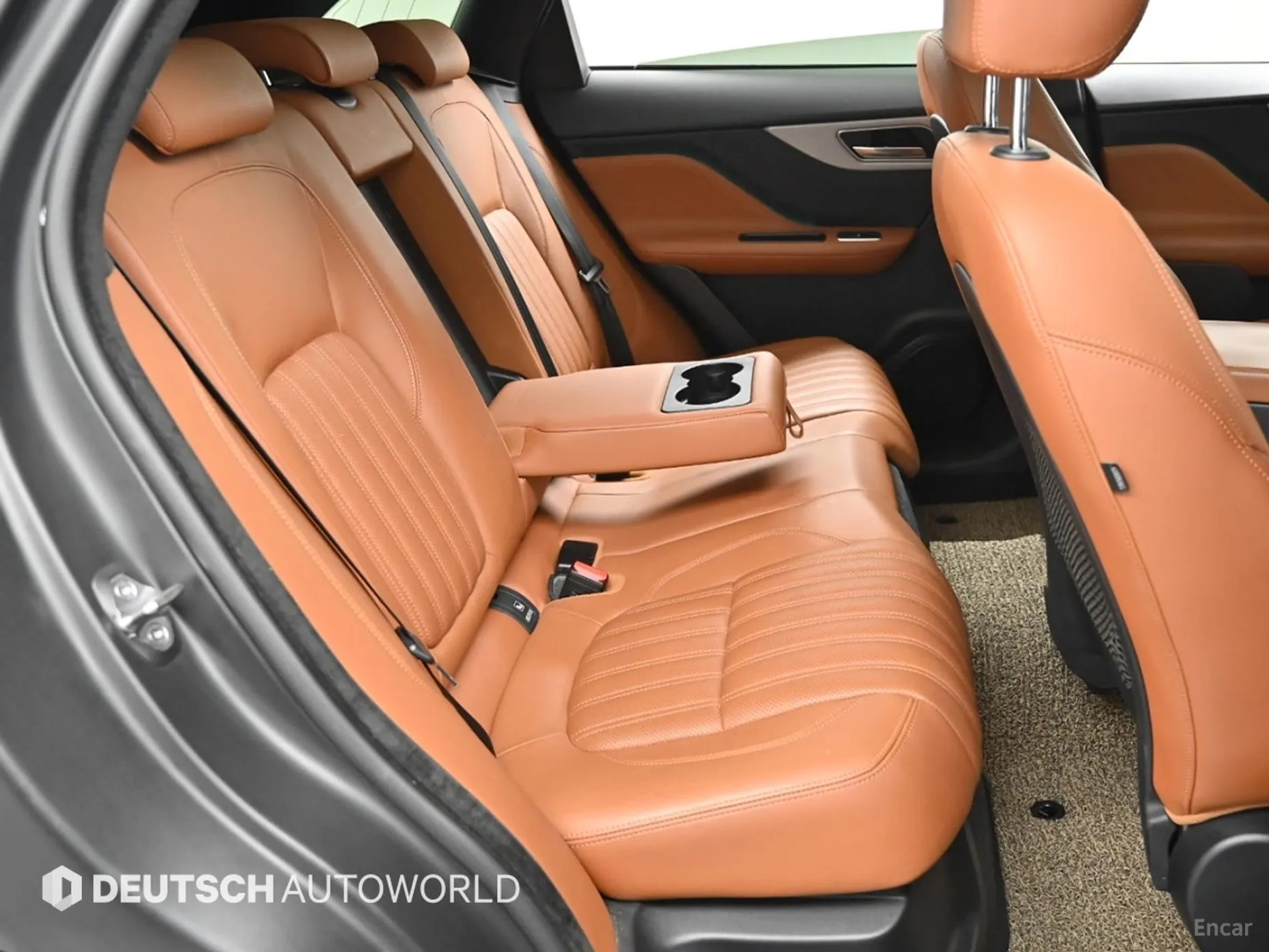 Jaguar F-PACE превью 12