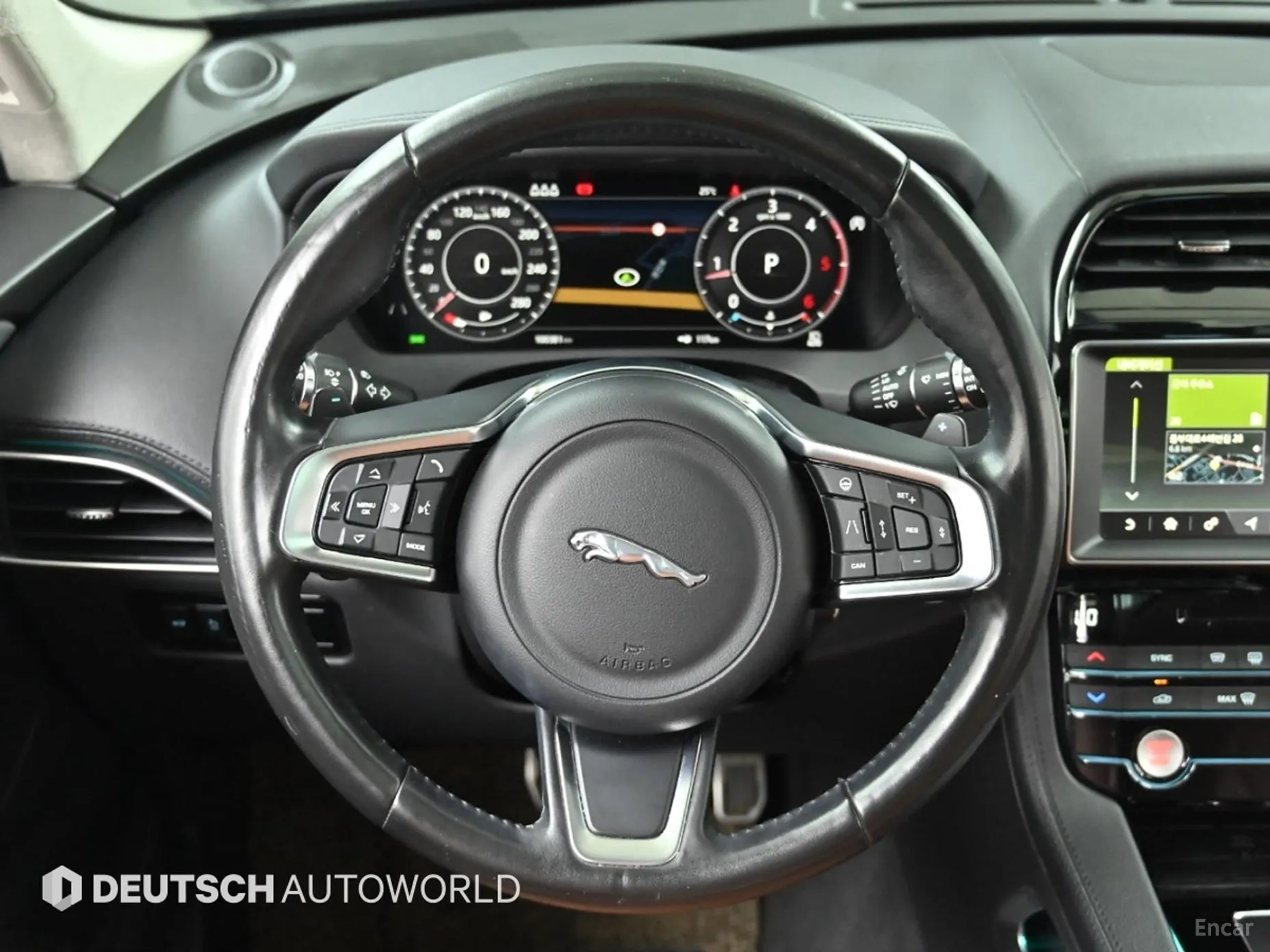 Jaguar F-PACE превью 13
