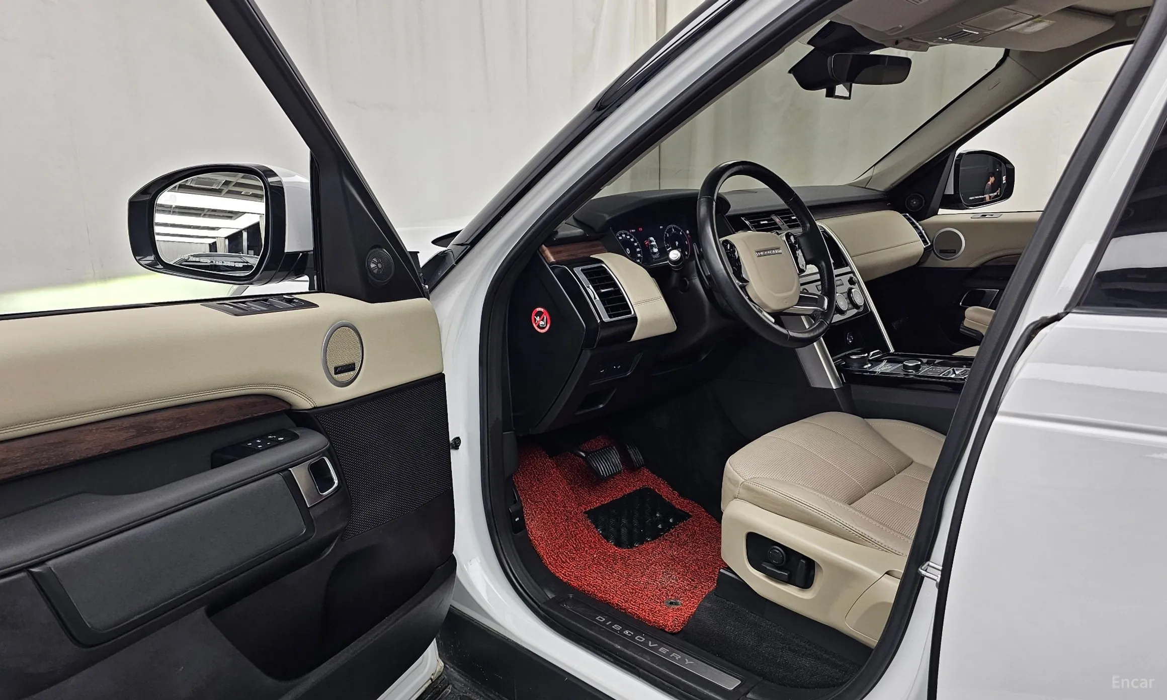 Land Rover Discovery 5 превью 10